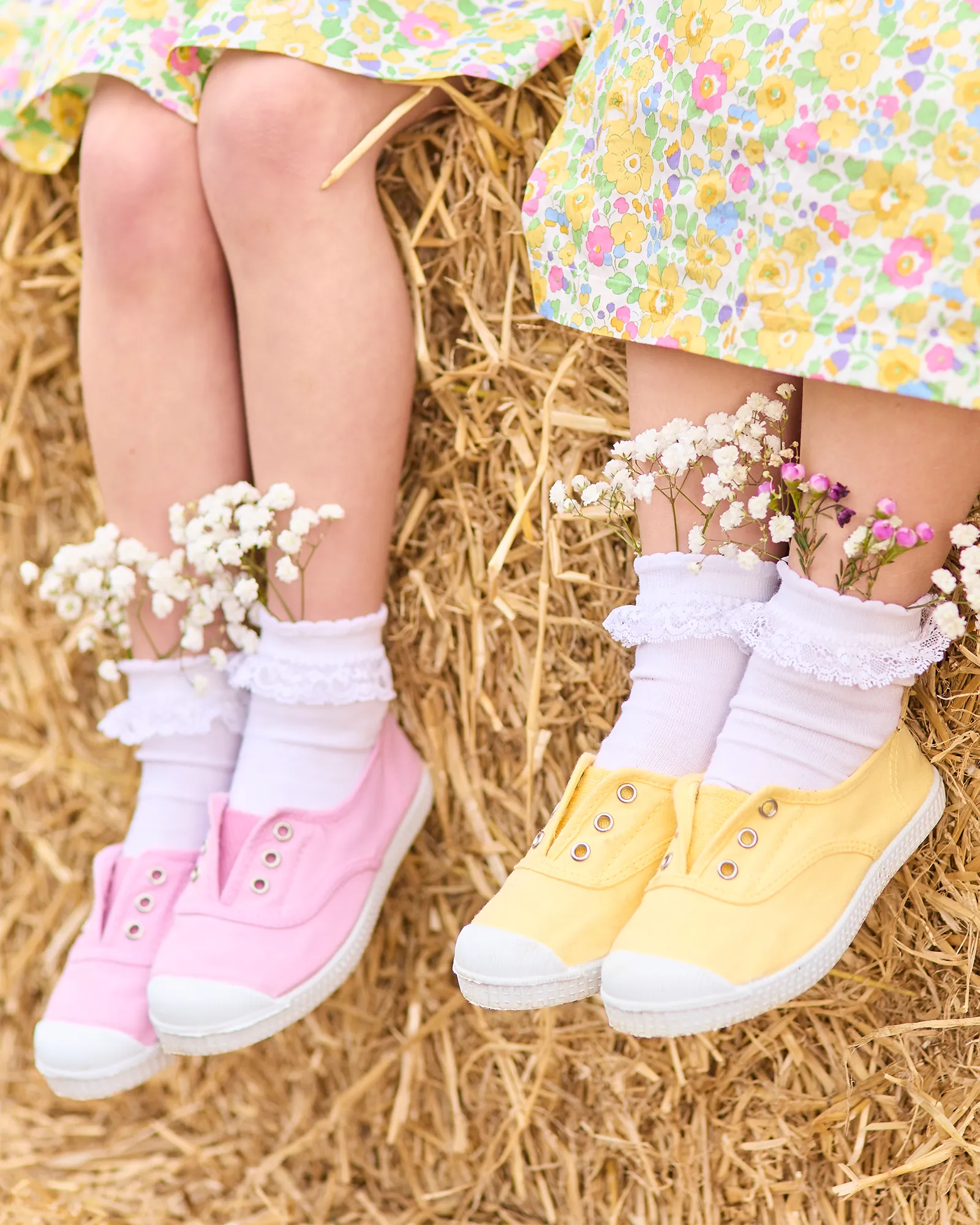 Hampton Canvas Plum Plimsolls in Lemon Feet Relief