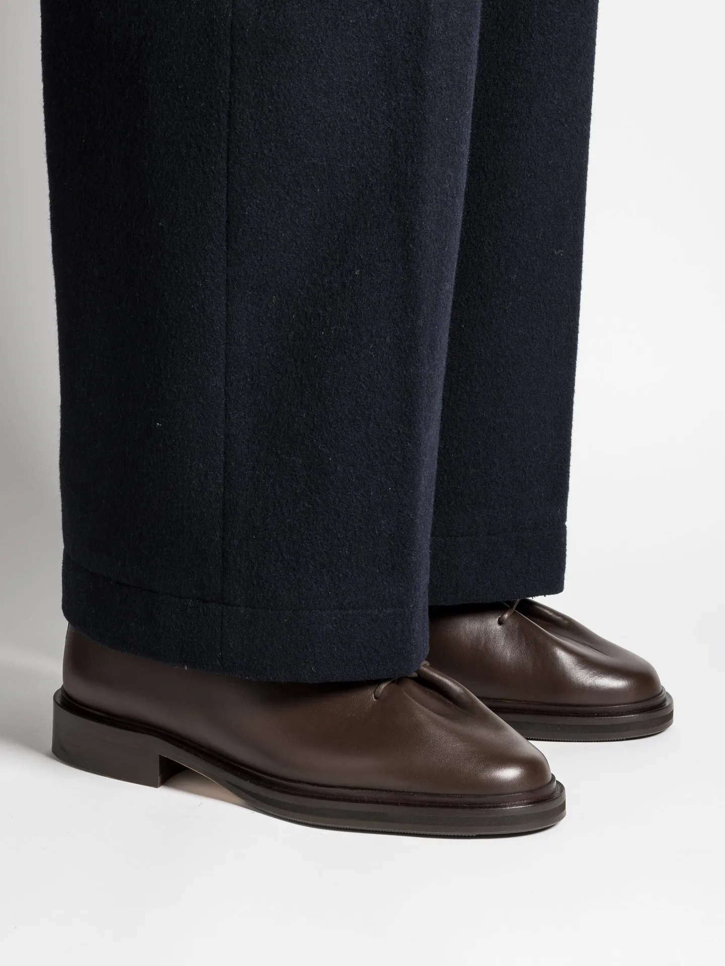 EDOUARD BROWN Premium Sleek Profile Durable Everyday Fit
