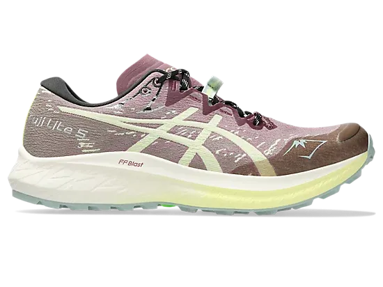 Stretch Comfort Outsole grooves promote better grip and motion control Fuji Lite 5 (Women's)