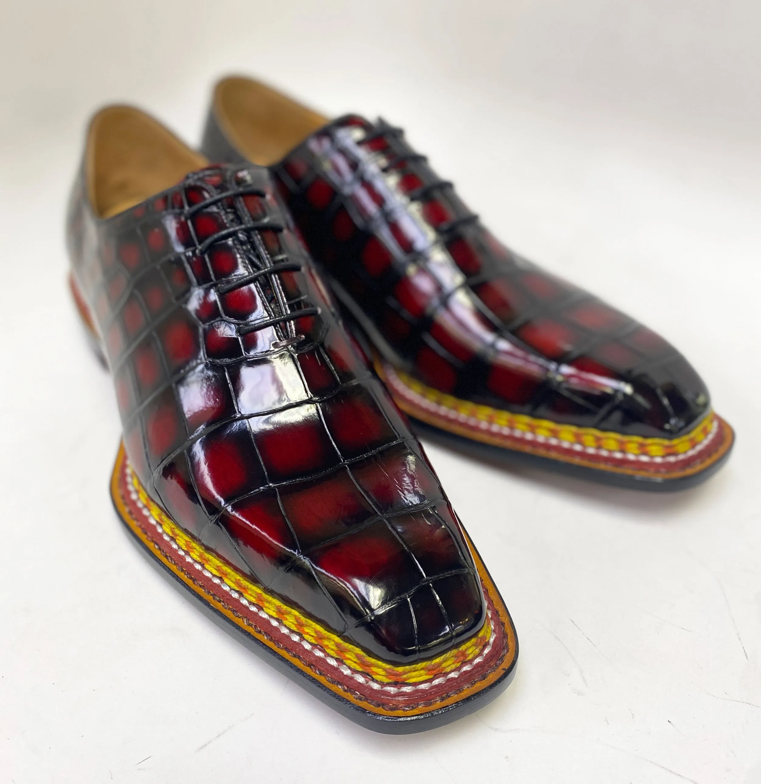 Style: Ghost-Burgundy Joy Mood Elastic laces