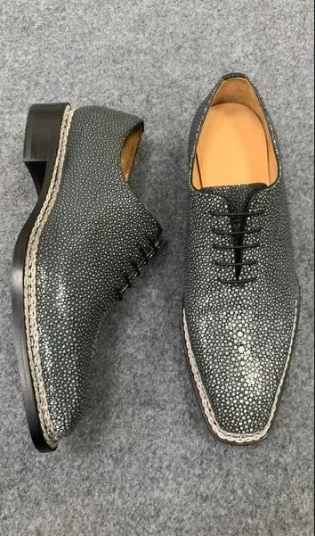 Style: King II-Grey warm glow