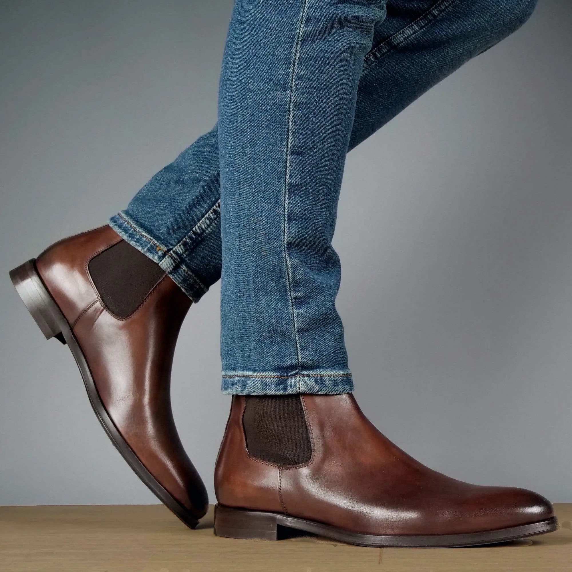 All-Season Footwear Urban Explorer Eastwood Chelsea Boot Brown Vibram