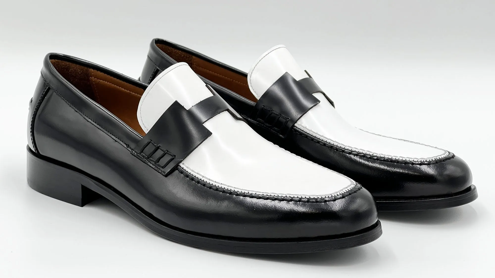 Style: 38154-Black/White Strong Step