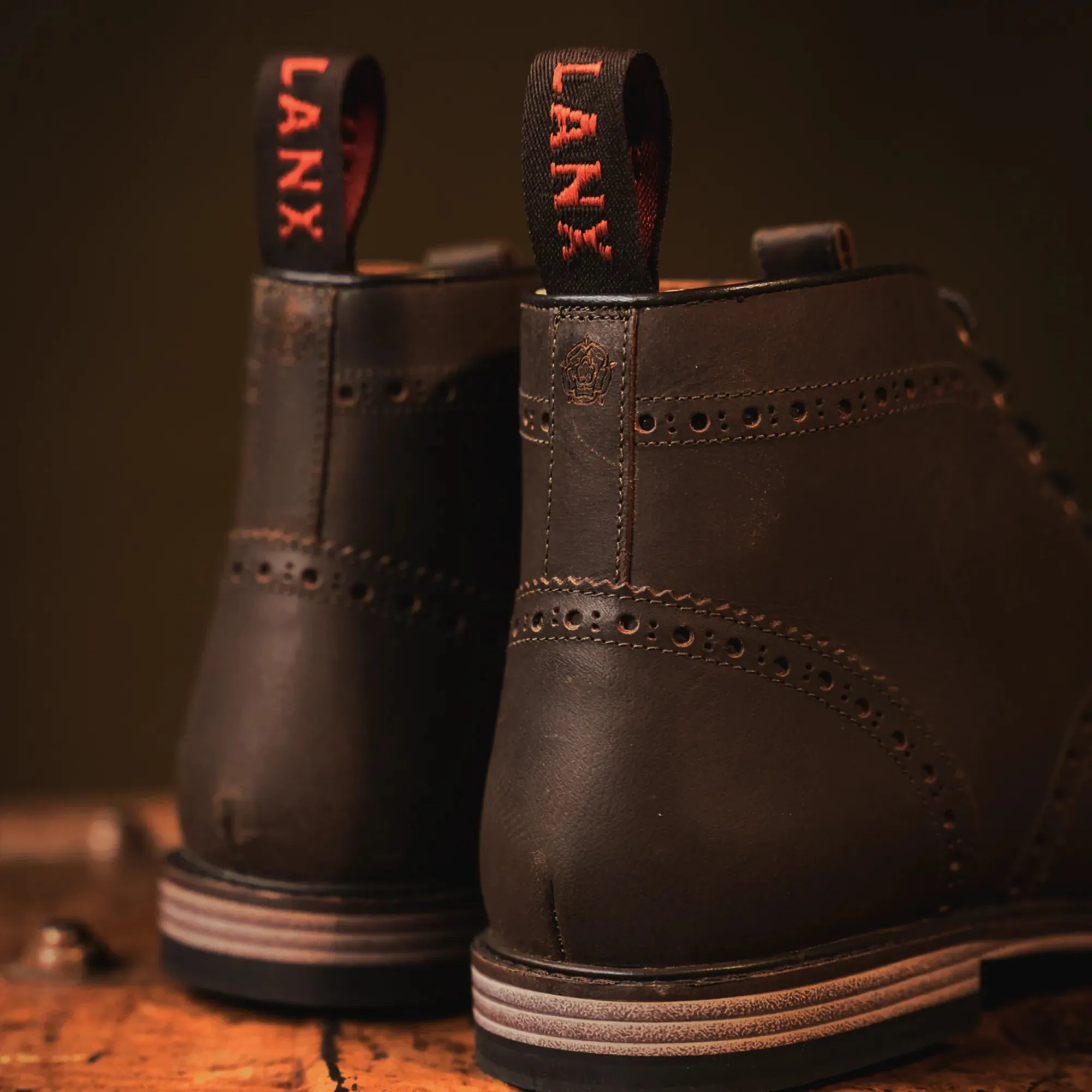 BAYLEY // BROWN DISTRESSED Weekend Walks