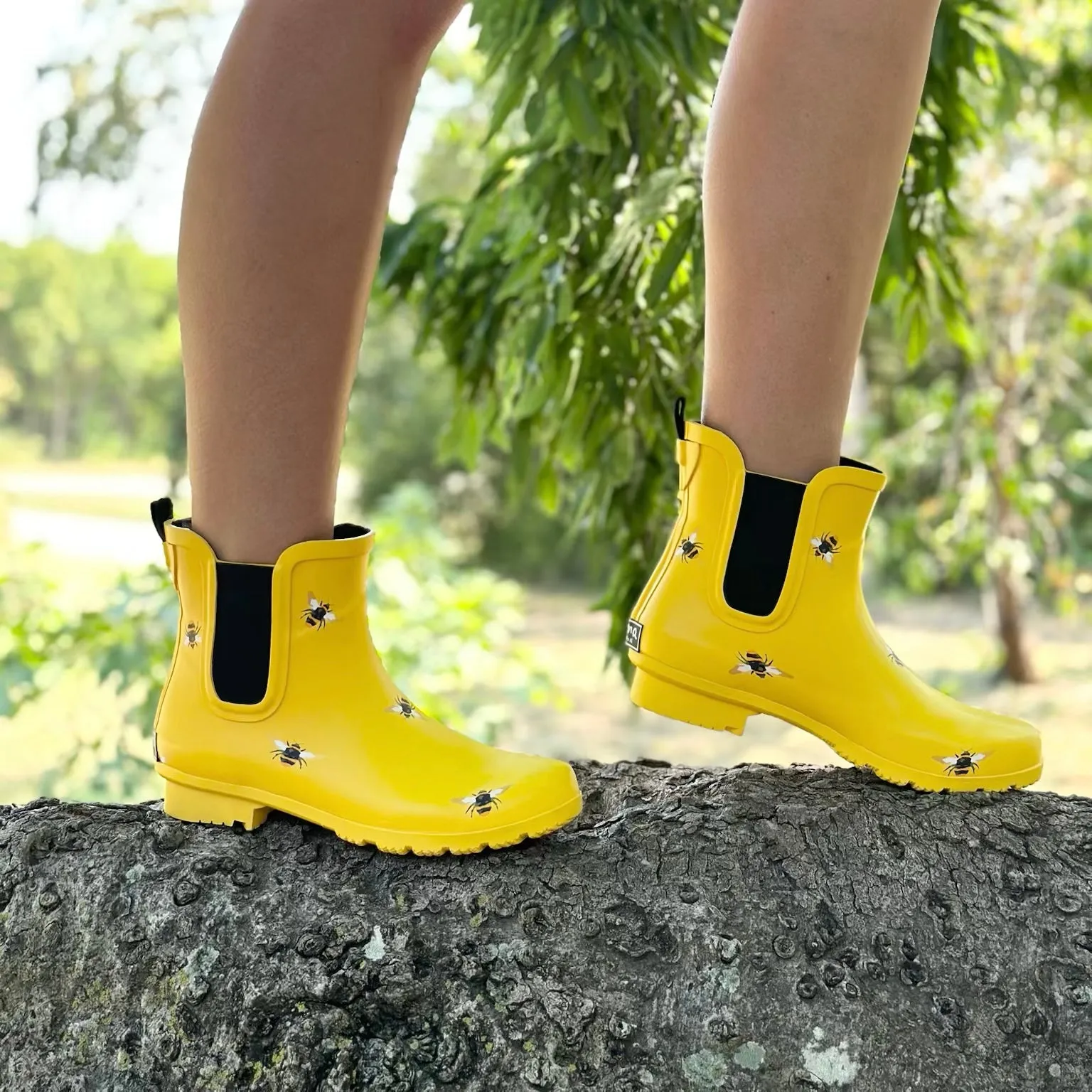 Travel Essential Padded collar Chelsea Matte Yellow Bee Women??s Rain Boots