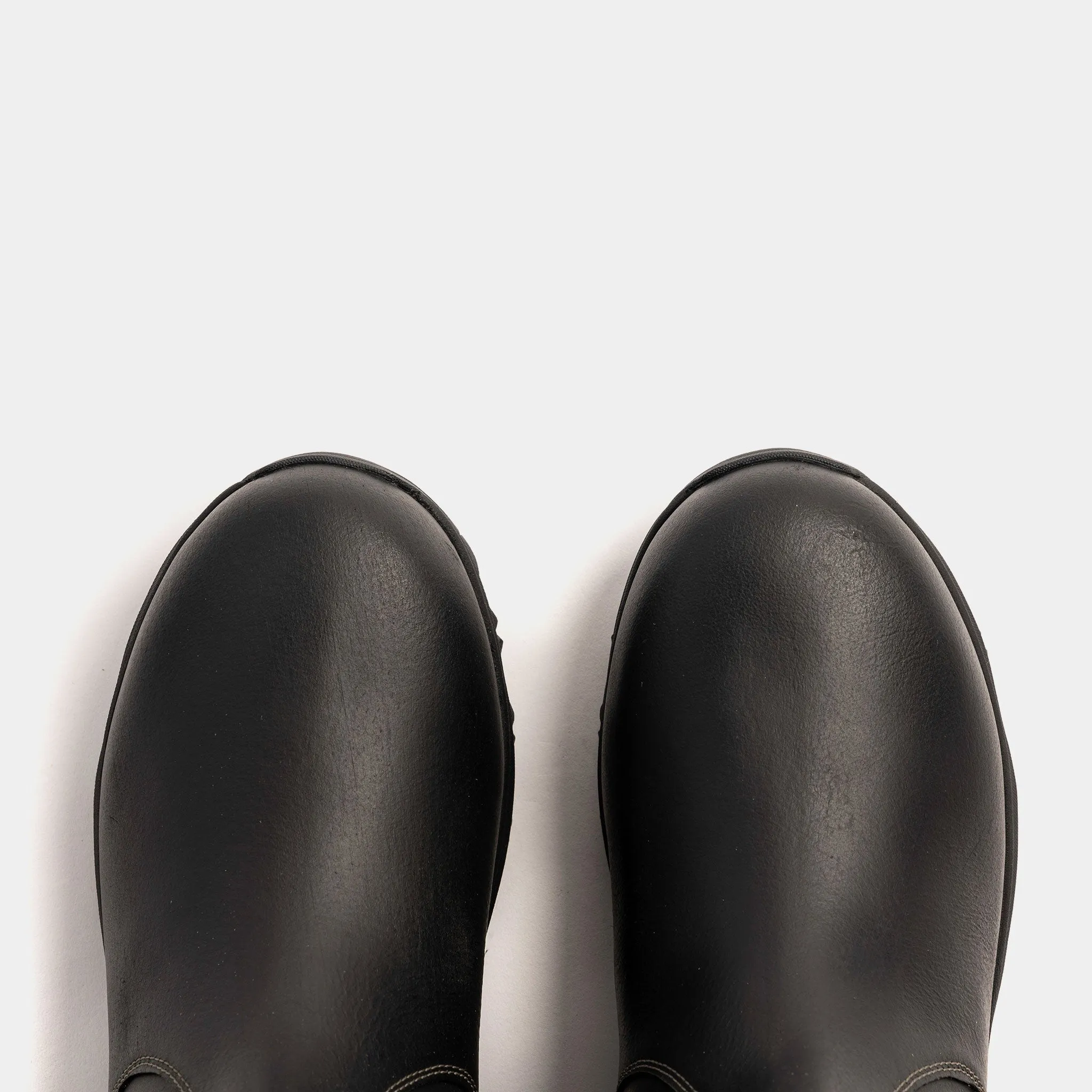 EDGWORTH / MATT BLACK understated look