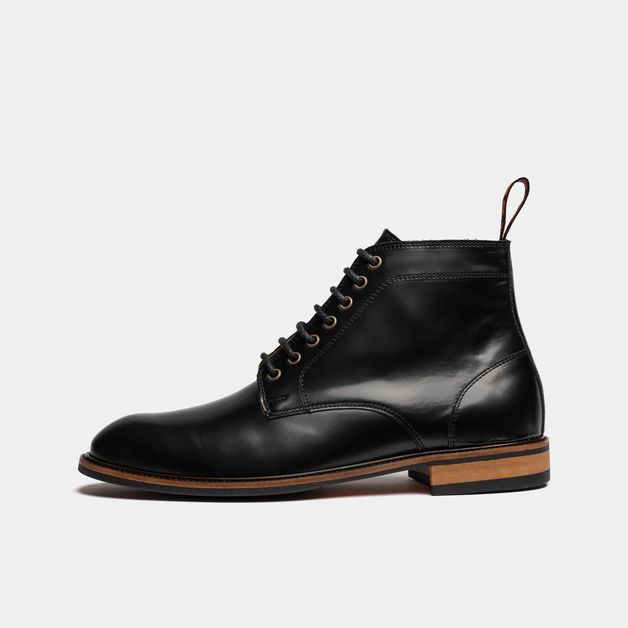 DUTTON // BLACK Polished Style Sleek Silhouette