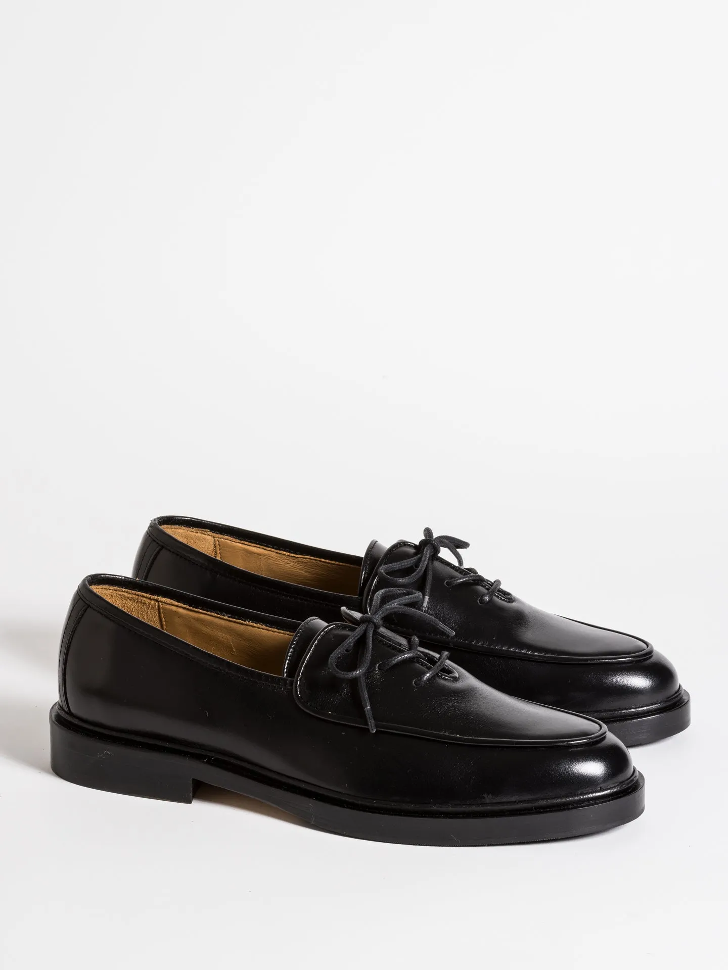 OLI BLACK Detail Driven