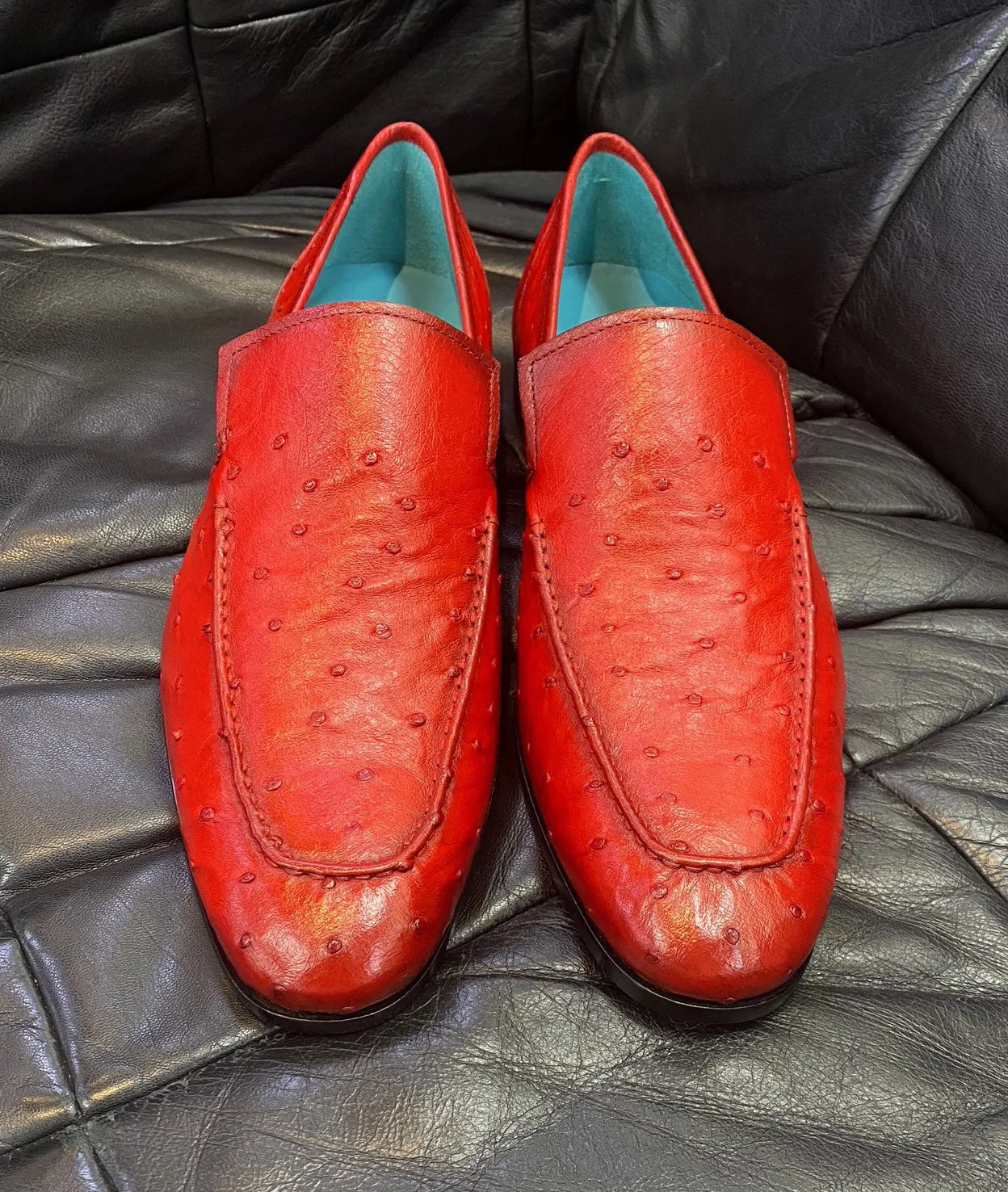 Style: Menor-Red Silver Shine Airy Design