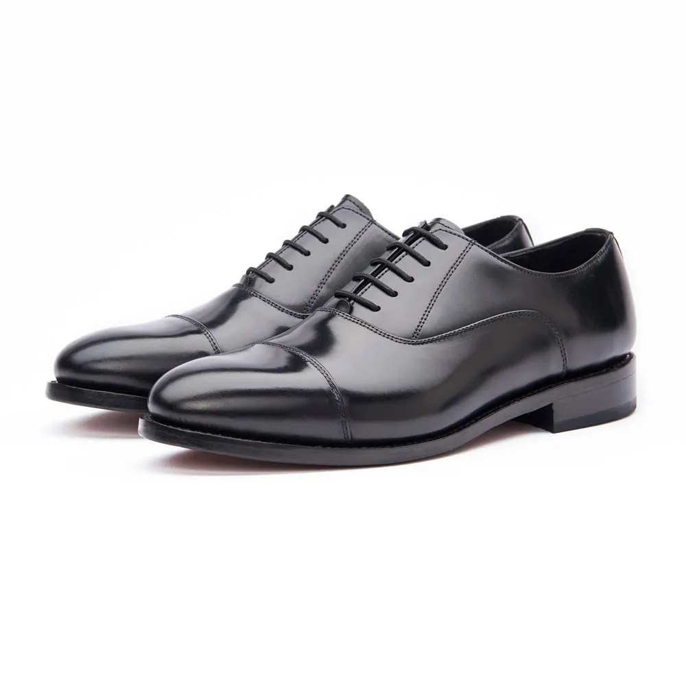 Sleek Finish simple design Oxford Shoe - Black