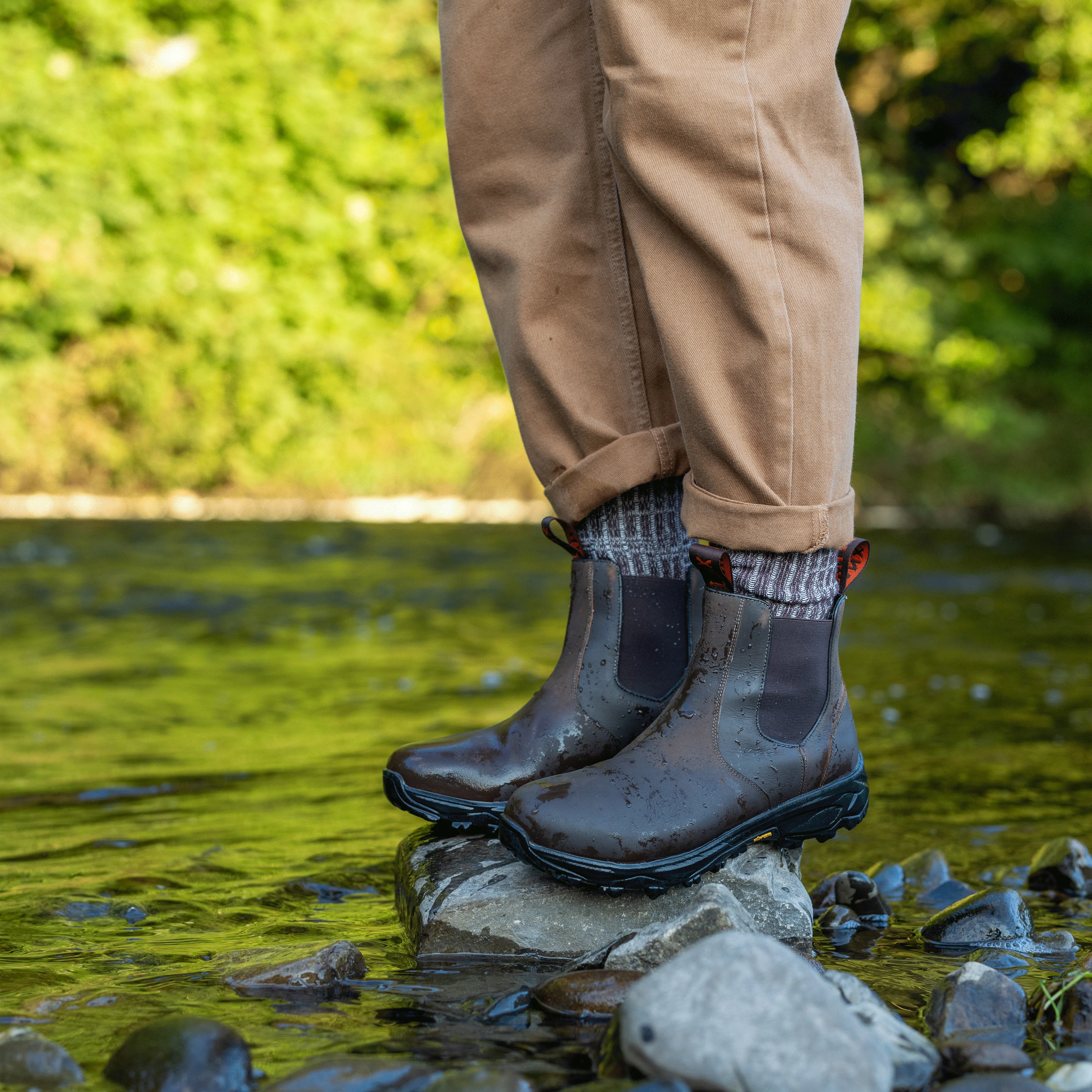 RIBCHESTER // BROWN DISTRESSED Commuter Friendly