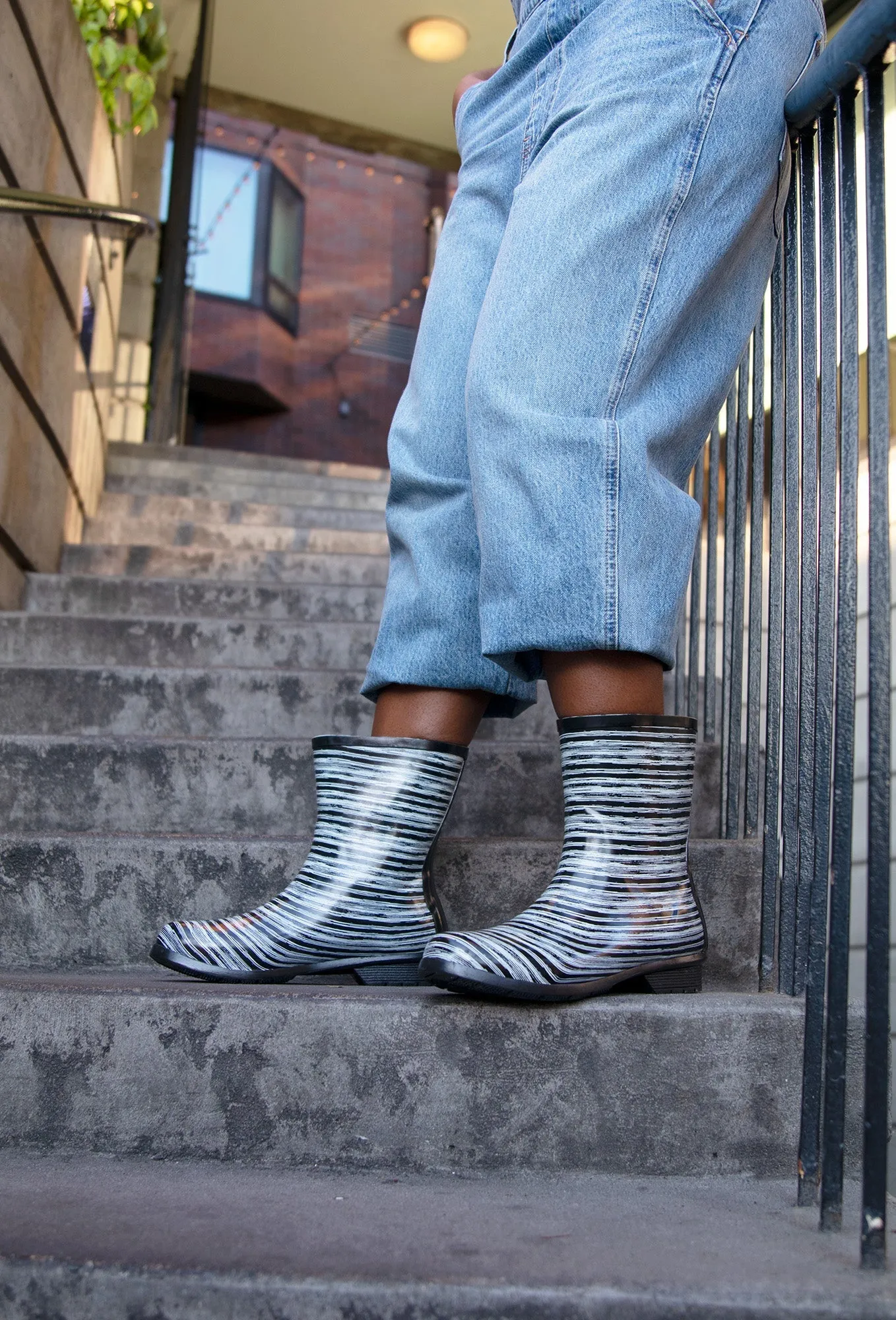 Secure Step Ready to Walk GLOSS DRYBRUSH MID RAIN BOOT - BLACK