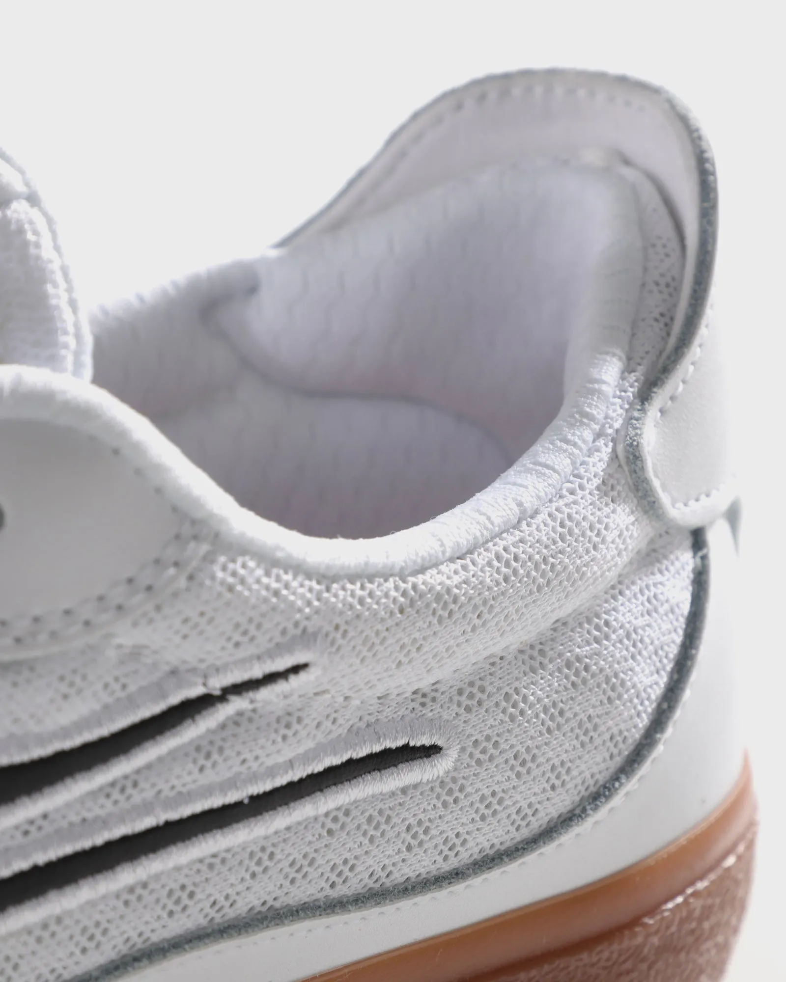 Essex - White/Gum Leather Zip Fast Anti Odor