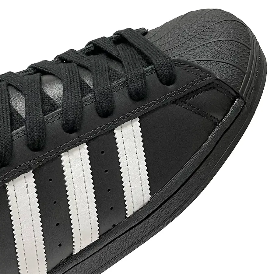 Easy to Wear Smooth Finish Adidas Skateboarding Superstar ADV Shoe