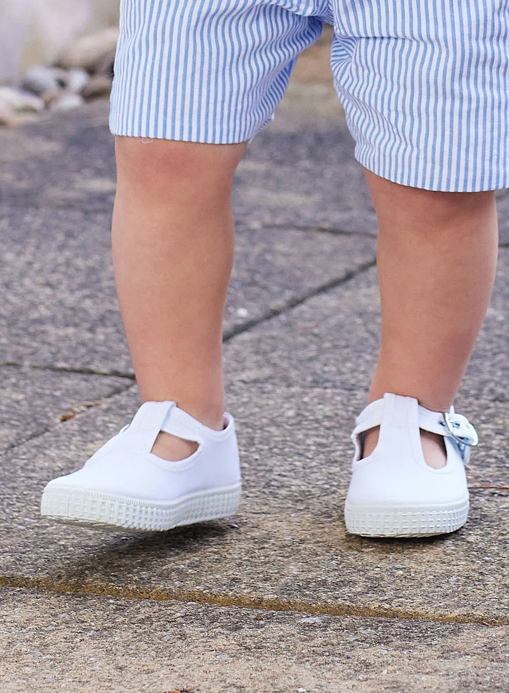 Hampton Canvas Nantucket Shoes in White Soft Detail Runway Pop