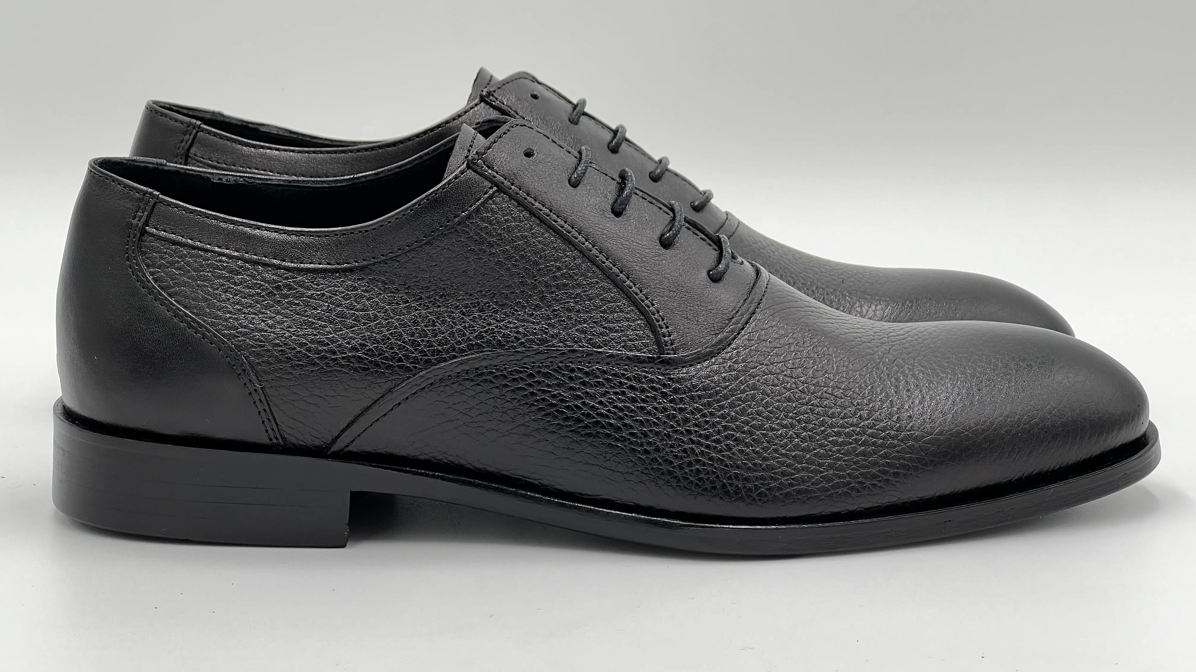 Style: 24252-Black Fast Track