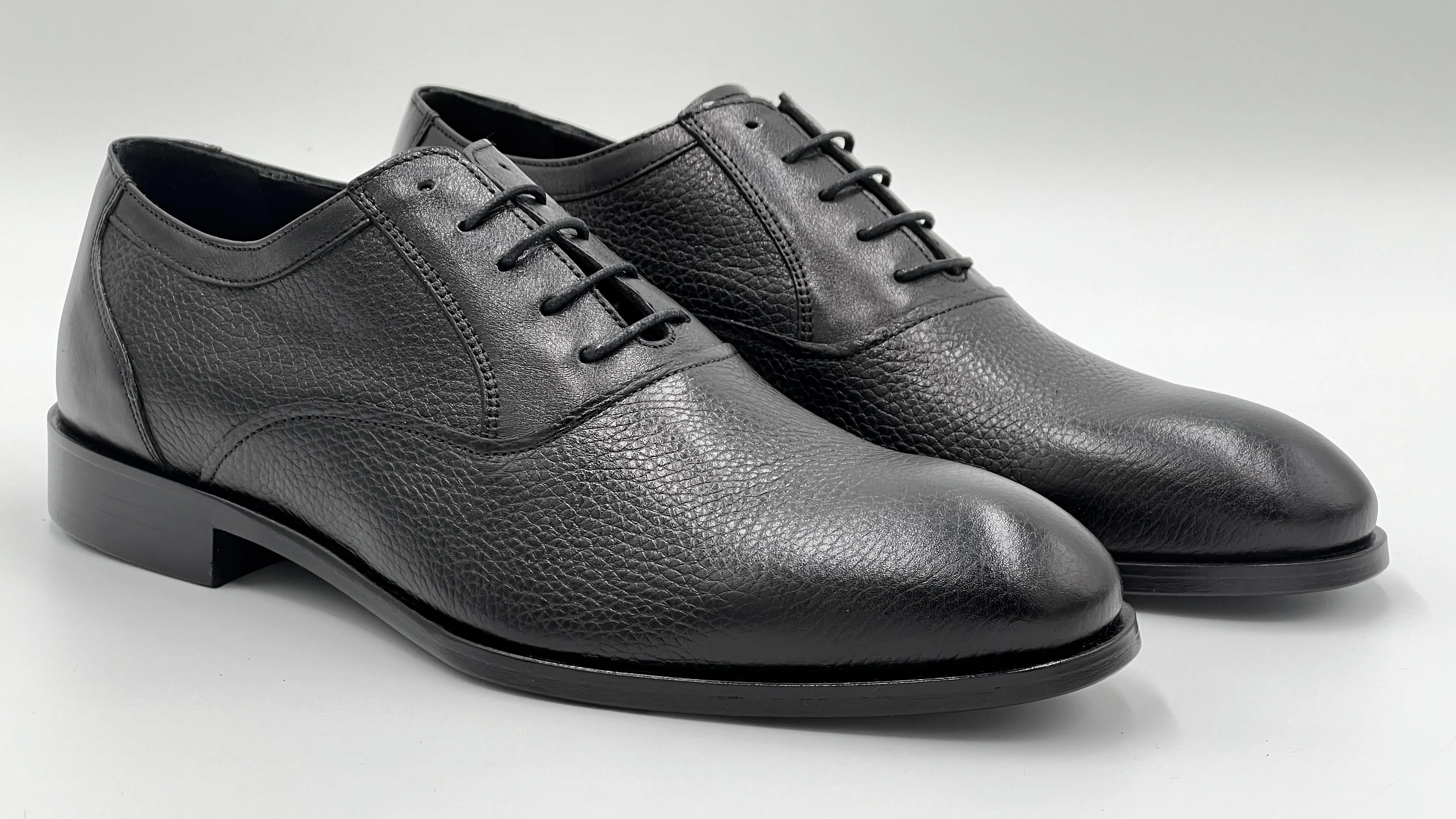 Style: 24252-Black Athletic