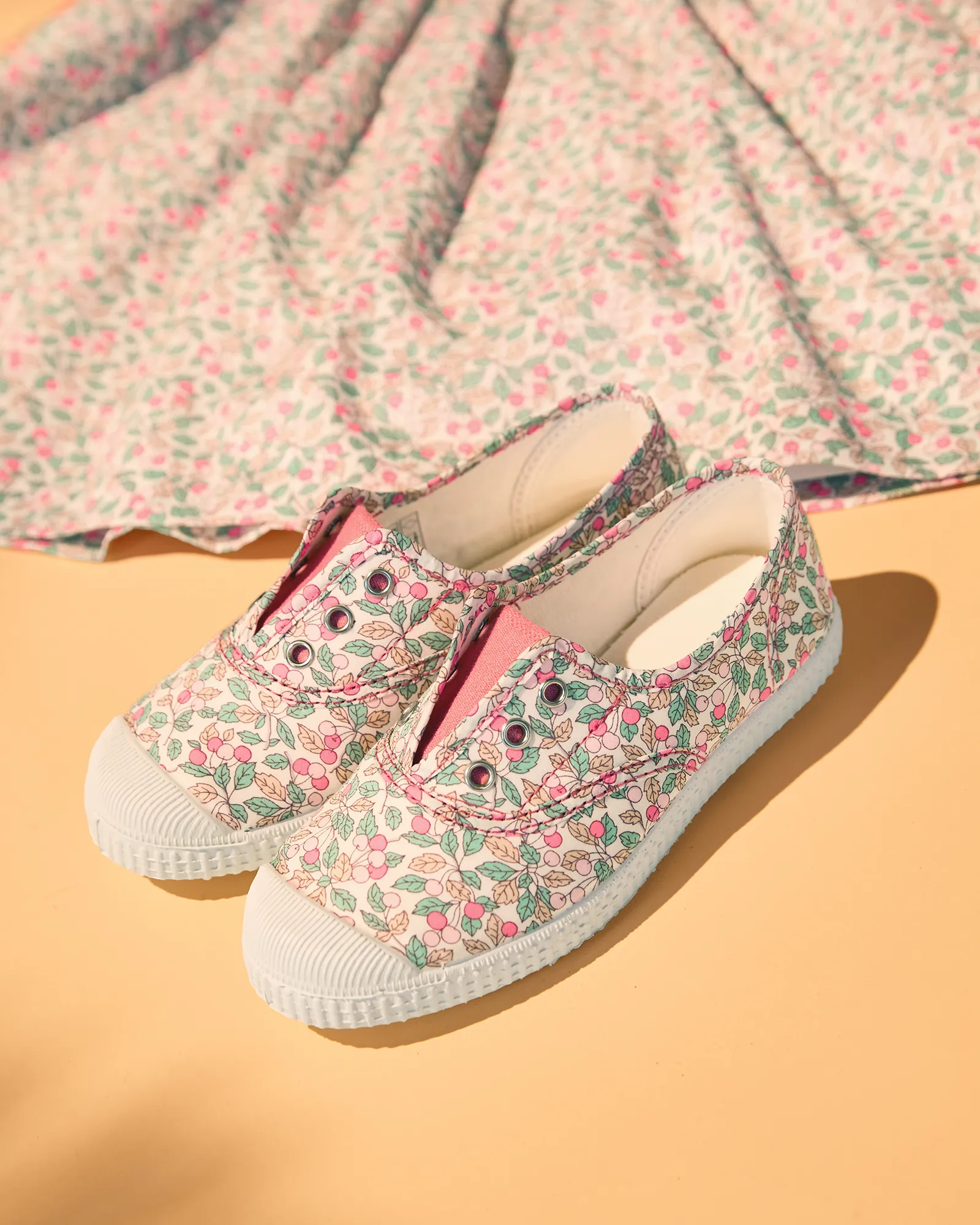 breathable socks Sport Luxe Hampton Canvas Plum Print Plimsolls in Coco Cherry