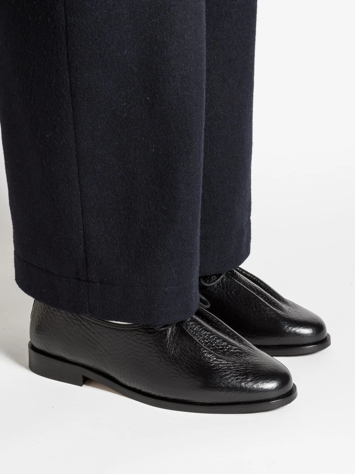 MATT NEW BLACK Smart Movement Shoes