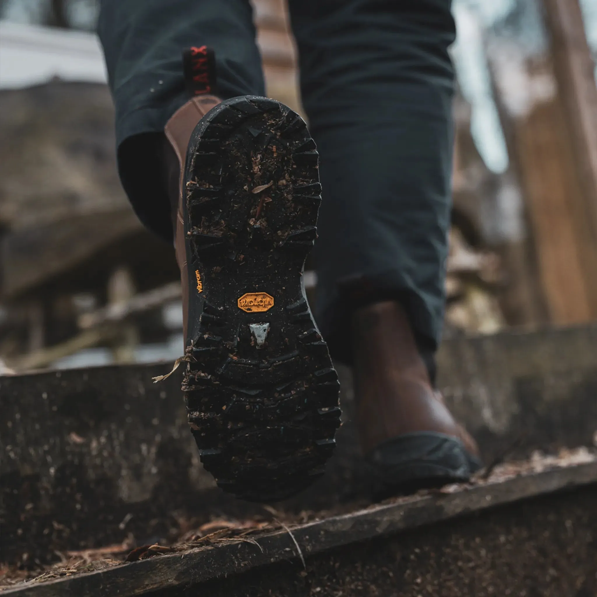 Essential Design RIBCHESTER // ACACIA DISTRESSED