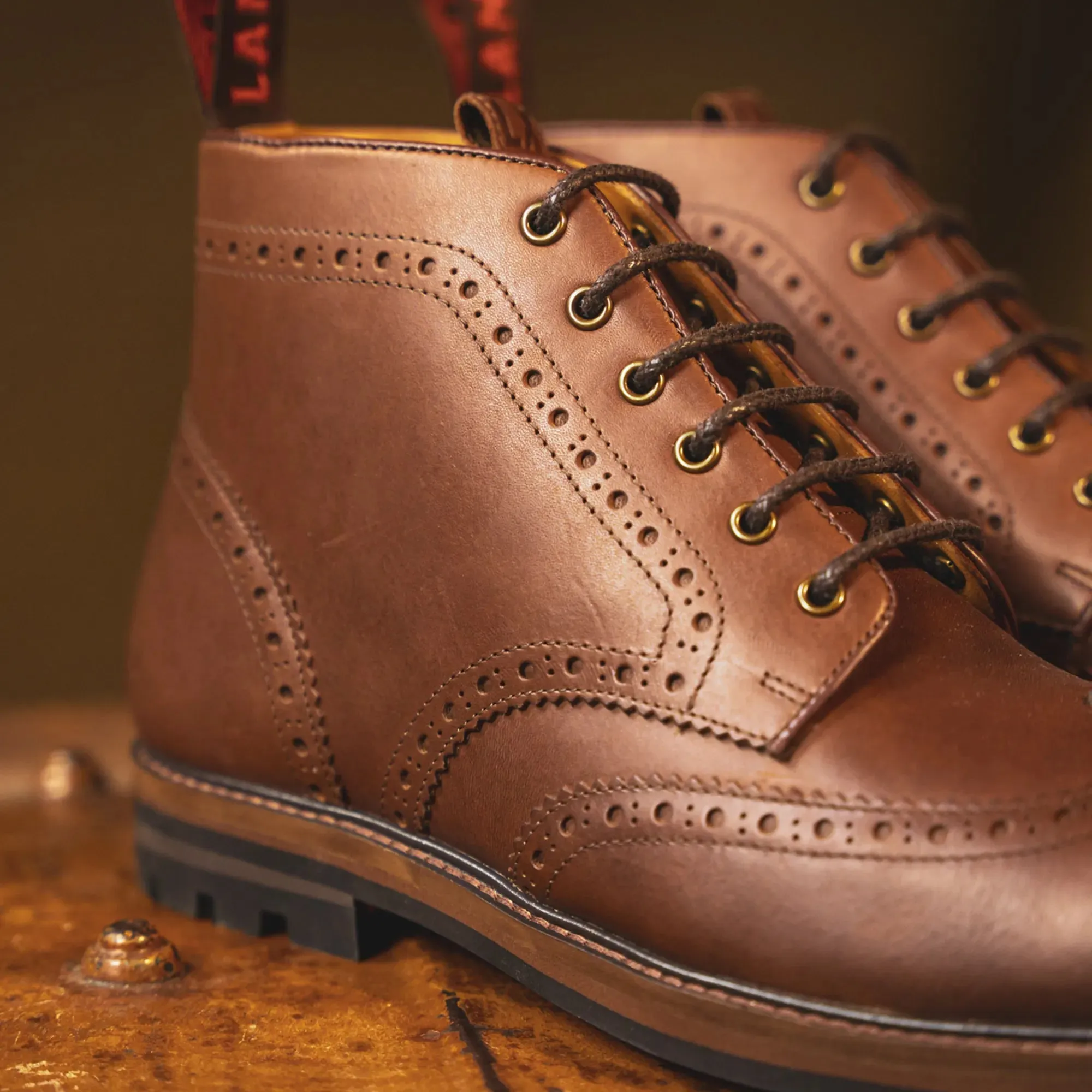 BAYLEY // CONKER DISTRESSED Professional Shoes