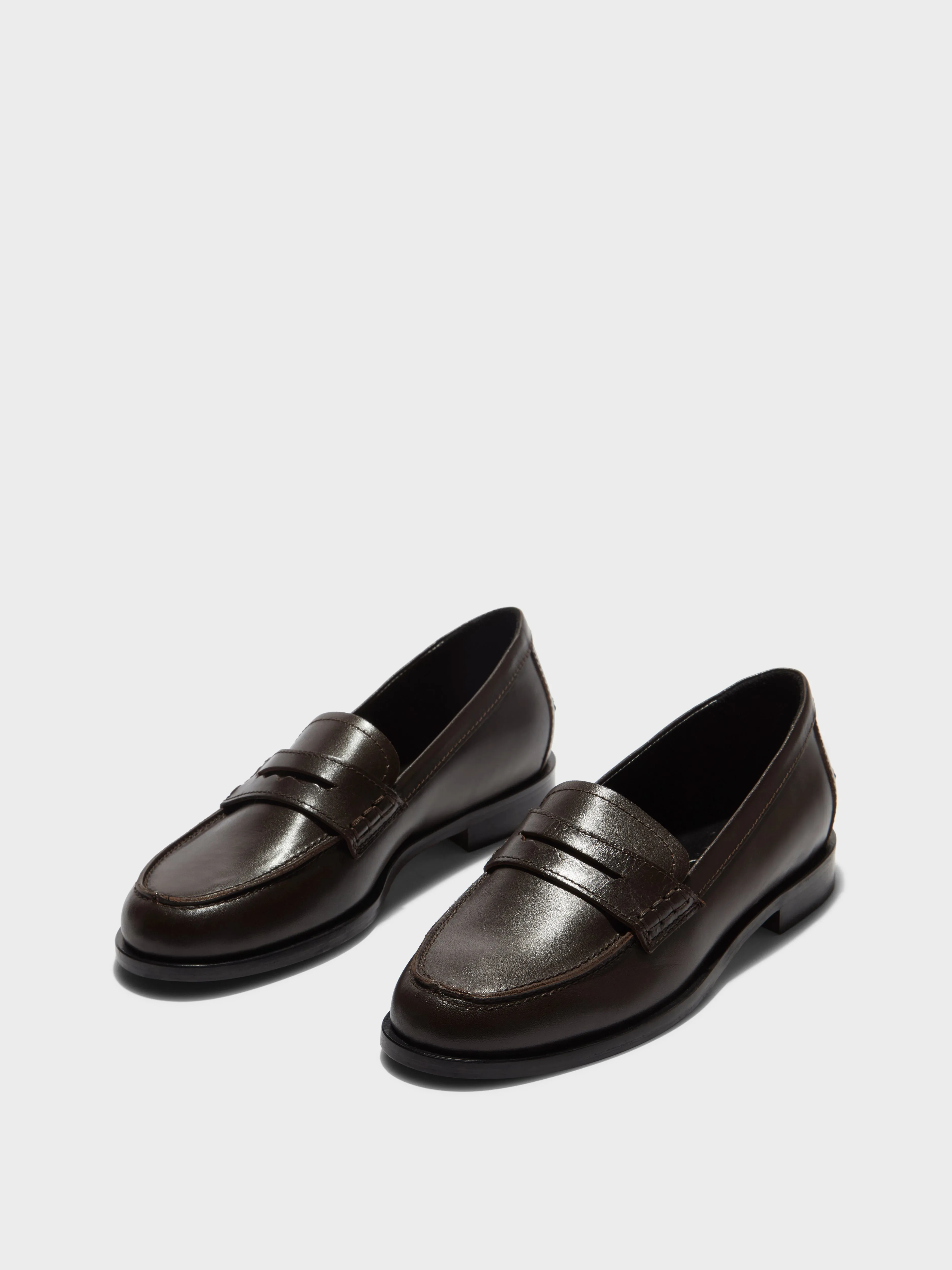 Oscar Leather Loafers Neat Step Fashionable Comfort