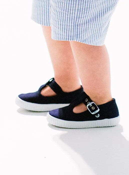 Hampton Canvas Nantucket Shoes in Navy City Walking Quick Wear