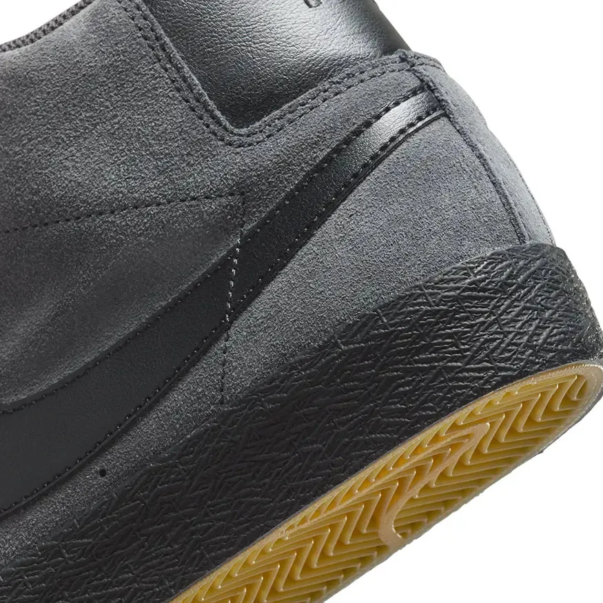 Modern Comfort Lace Hold Nike SB Zoom Blazer Mid Shoes