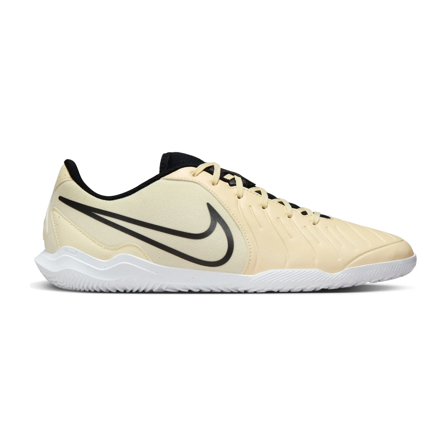 Legend 10 Club Ic Soccer Shoes suit up