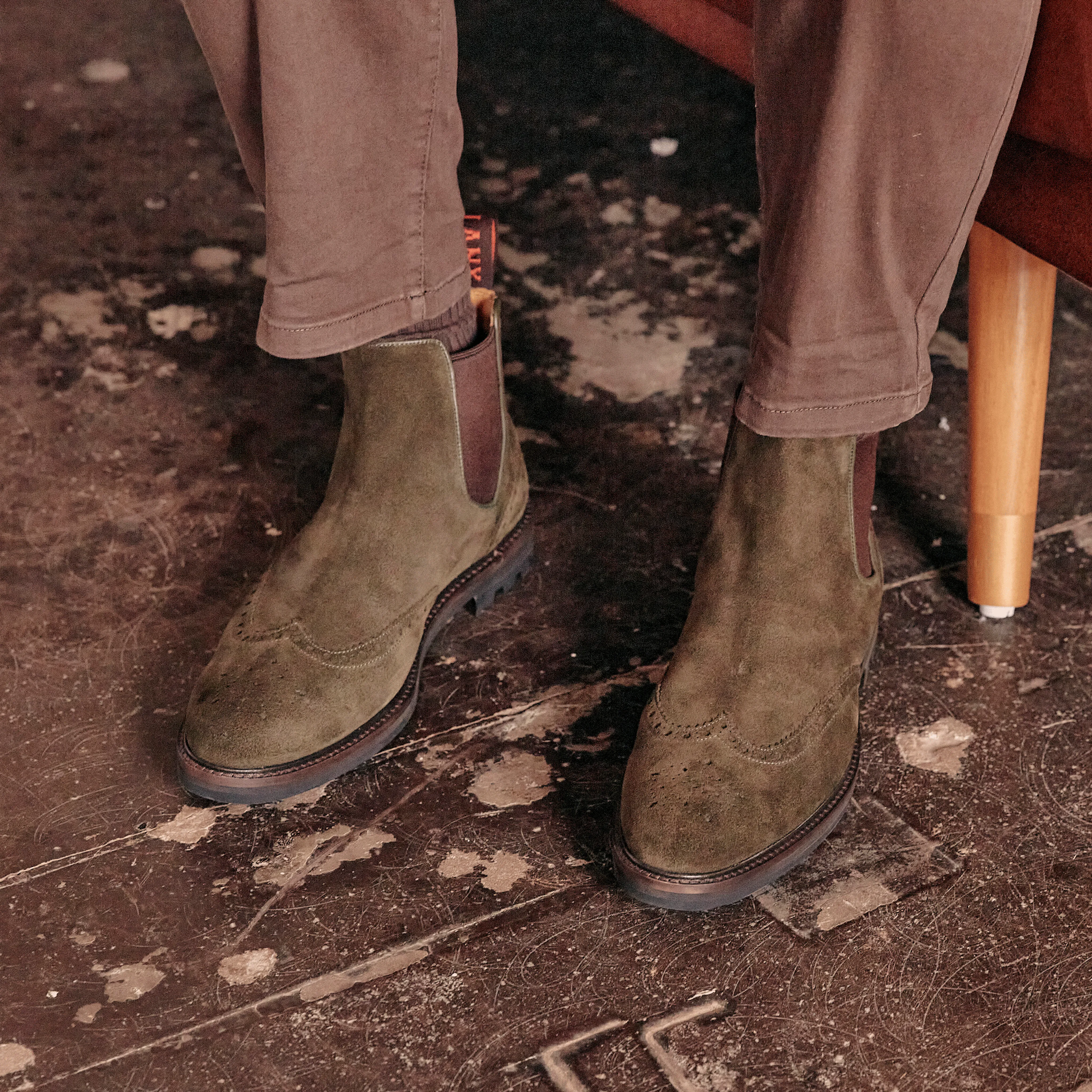 Crisp Appeal MITTON // KHAKI SUEDE