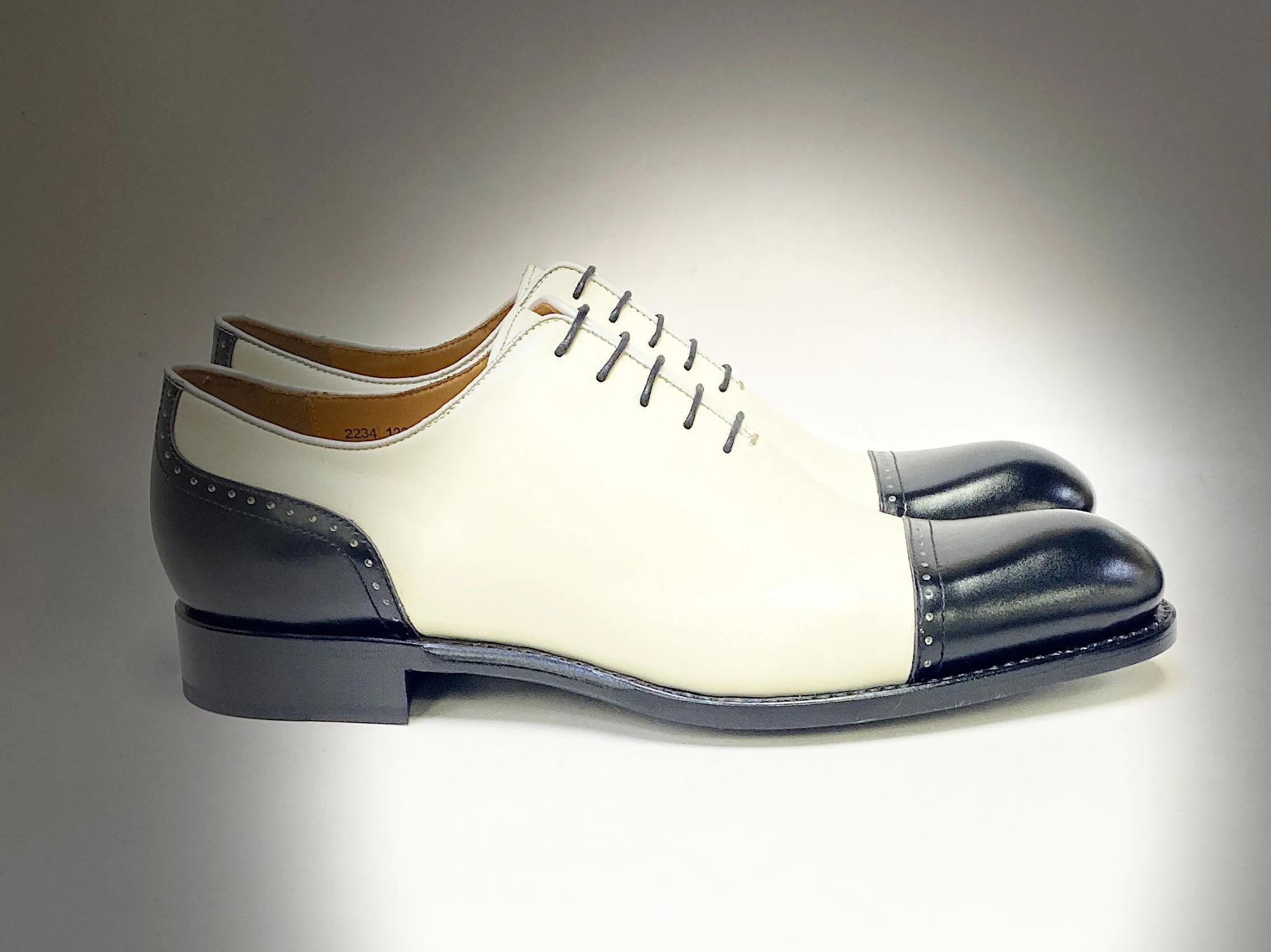 Style: Anthony-Black/Bone Global Cool