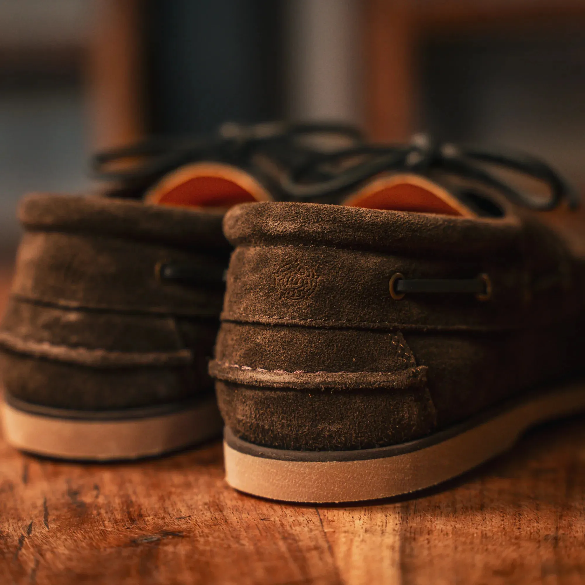 EARBY // BROWN SUEDE Urban Walking Shoes