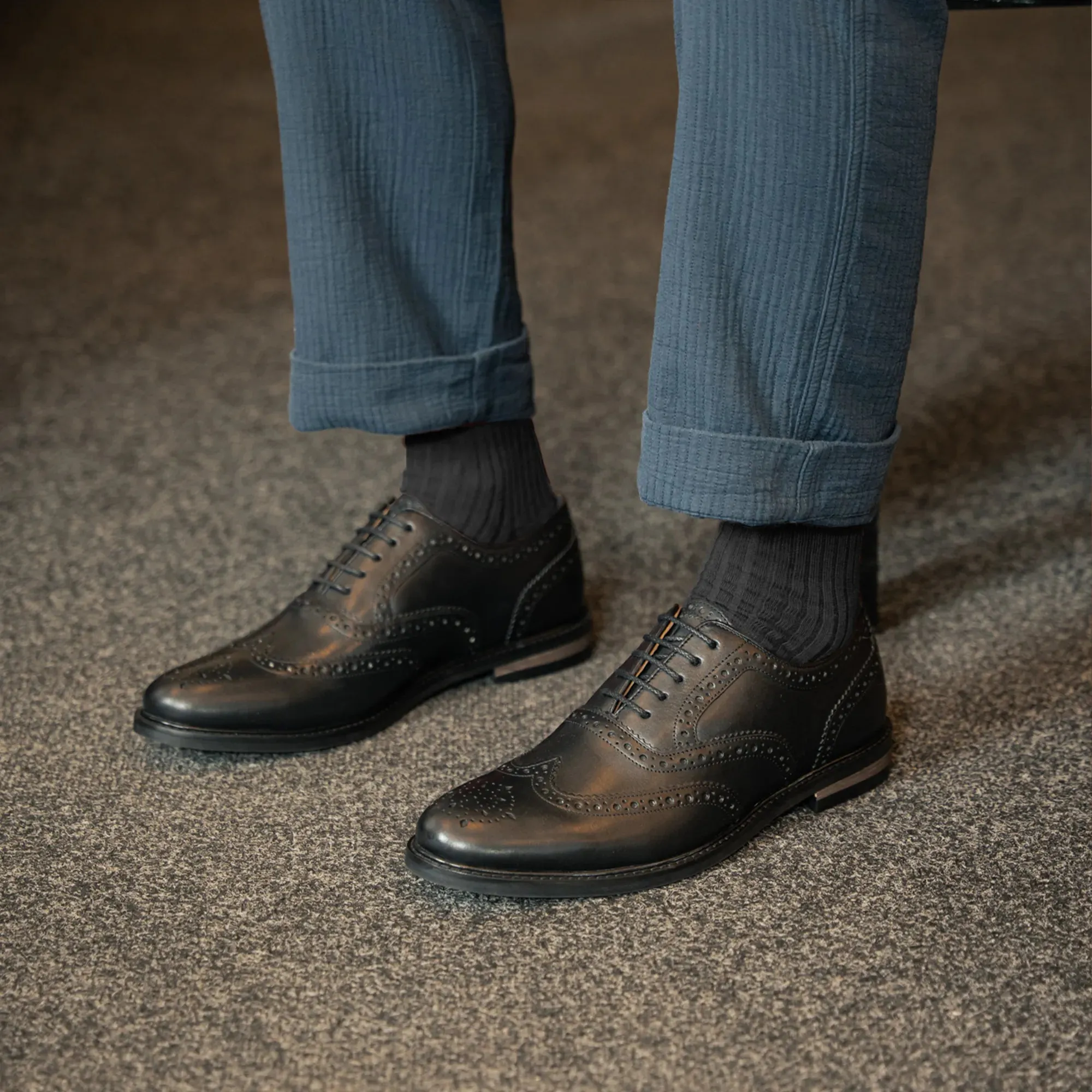 SHIREBURN // BLACK Reliable Performance Sharp Leather Look
