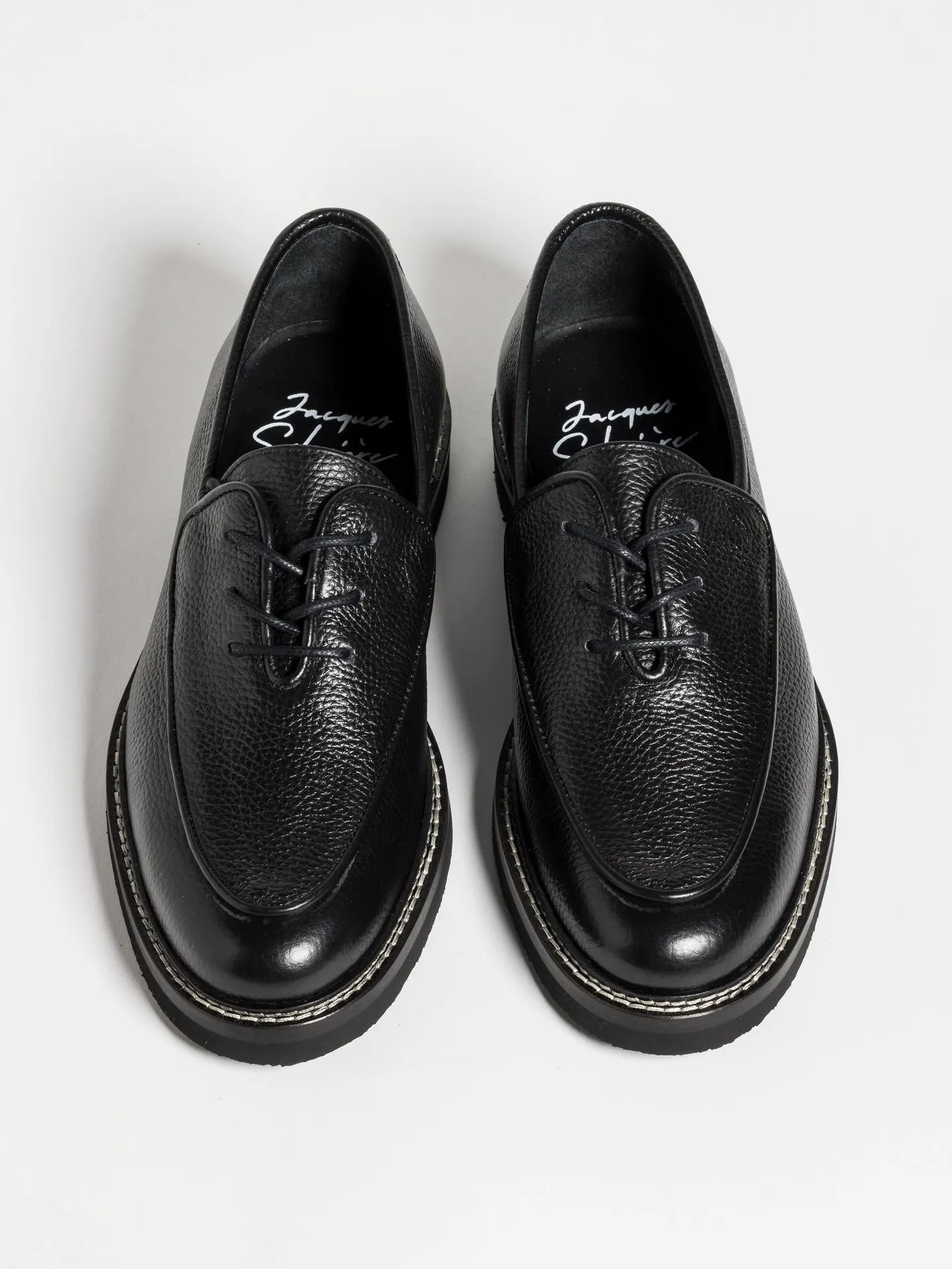 Sleek Build Texture Play OLIVIER BLACK GRAINED
