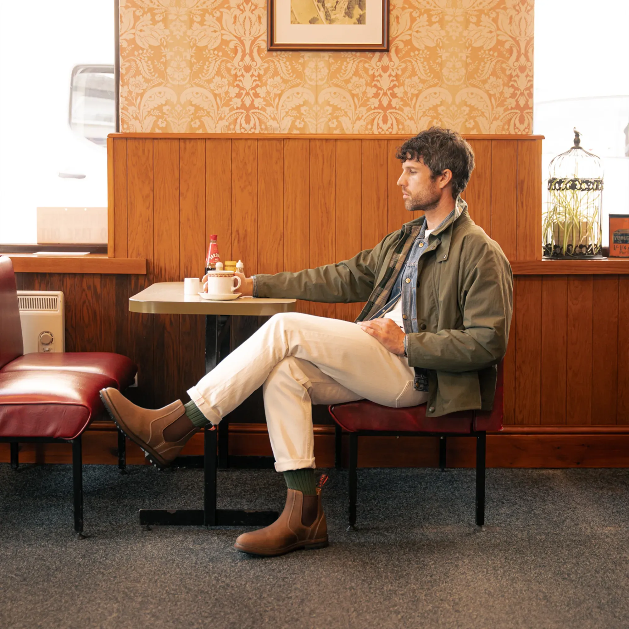 HOGHTON // ACACIA DISTRESSED Chic And Versatile
