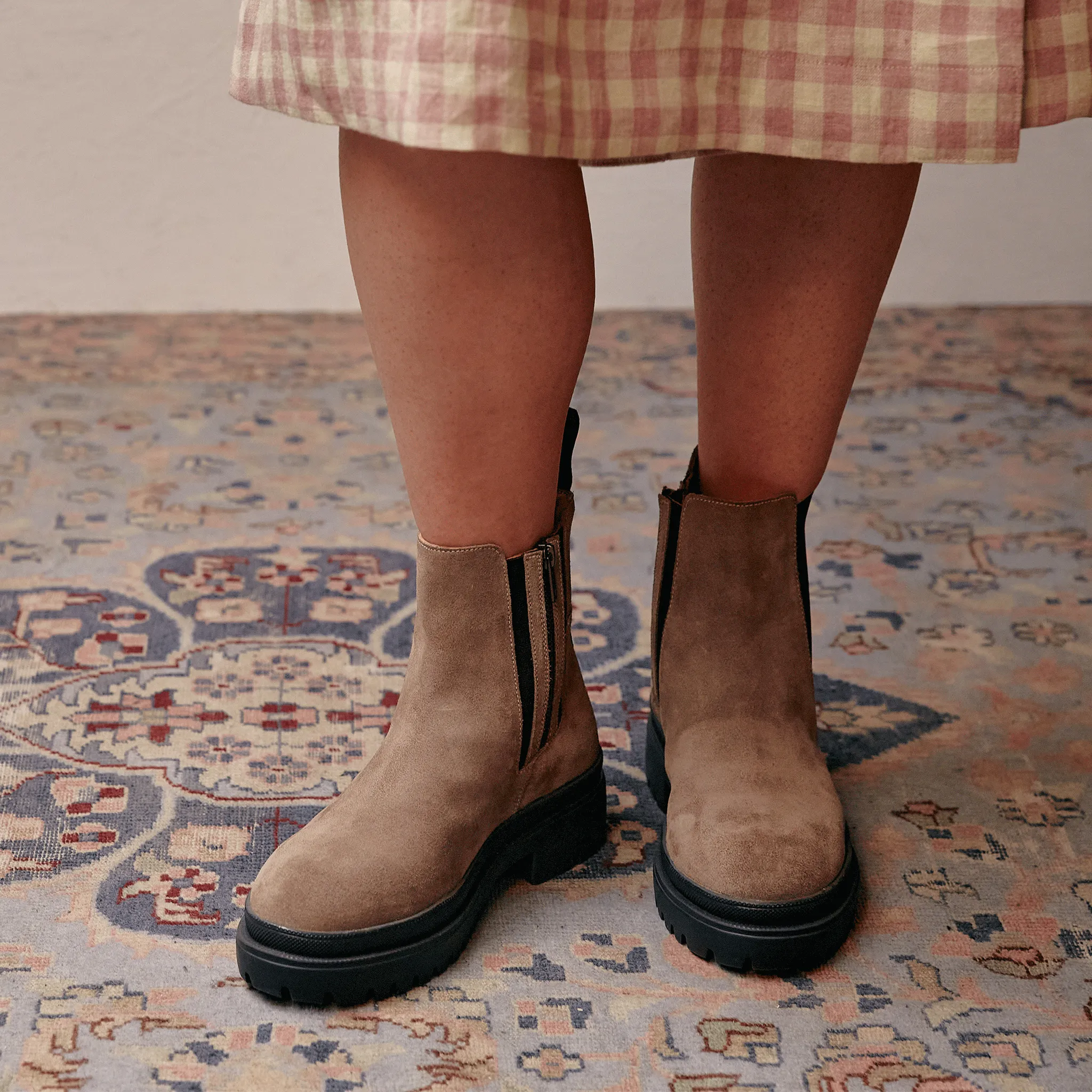 On The Move Style Smart And Comfortable BROCKHALL / TAUPE SUEDE