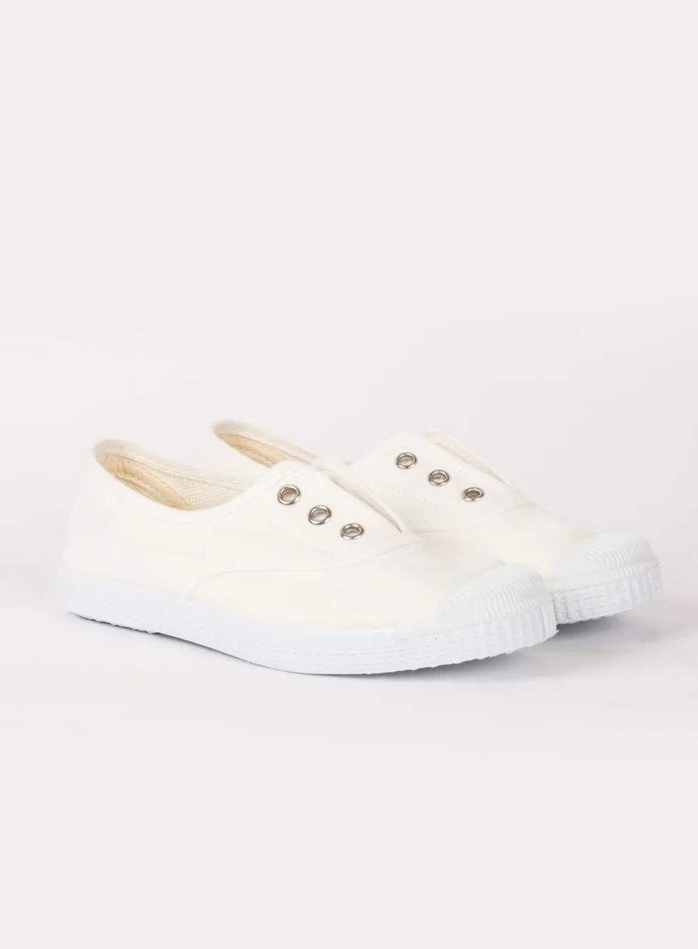 Lightweight Parade Walk Hampton Canvas Plum Plimsolls in White