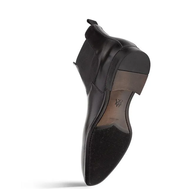 All Comfort Stable construction Style: Cervantes-Black
