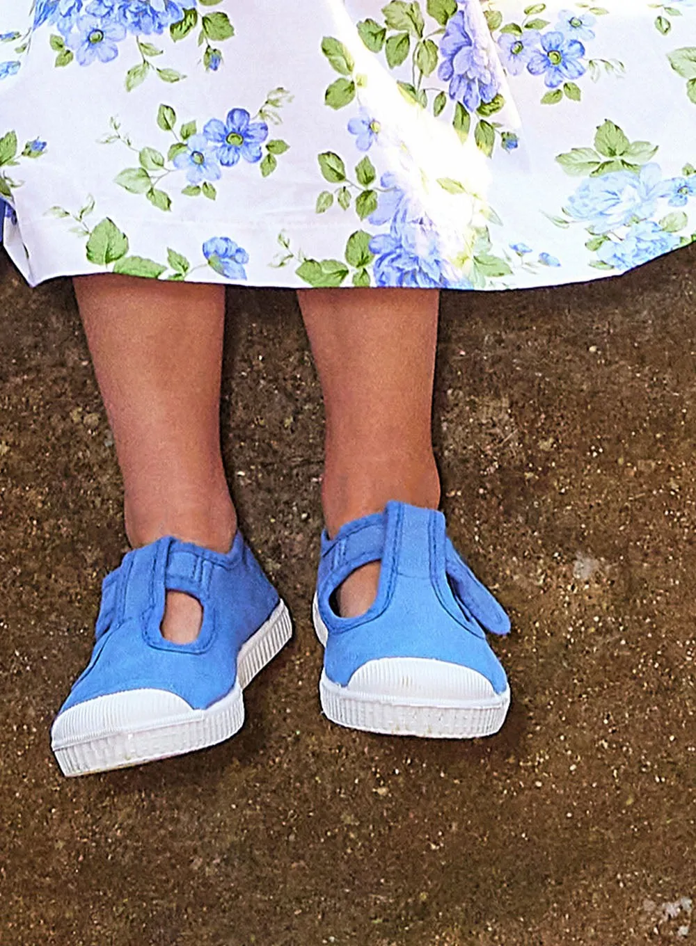 Weekend Wear Hampton Canvas Champ Shoes in Cornflower