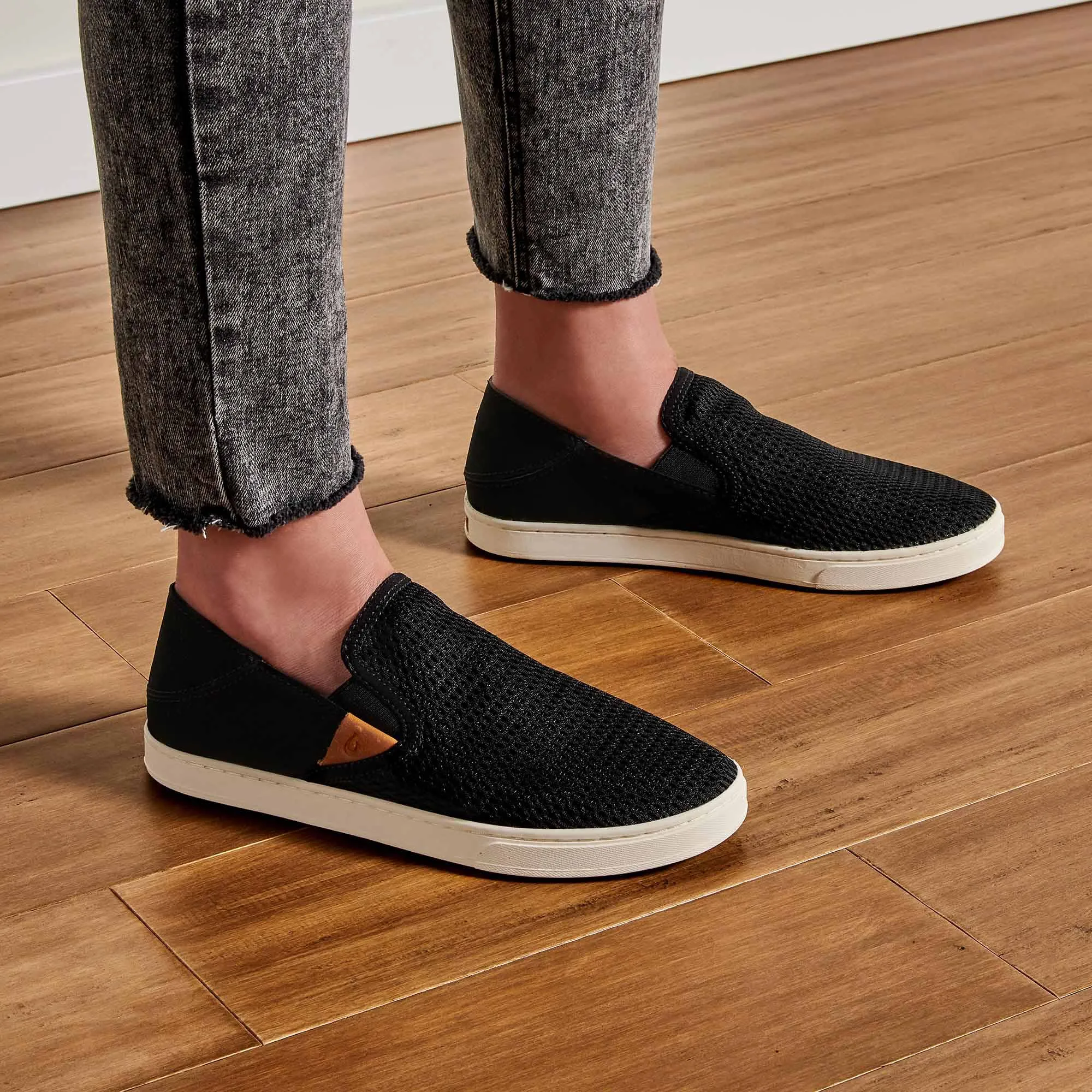 Pehuea - Black Simple Step Walk