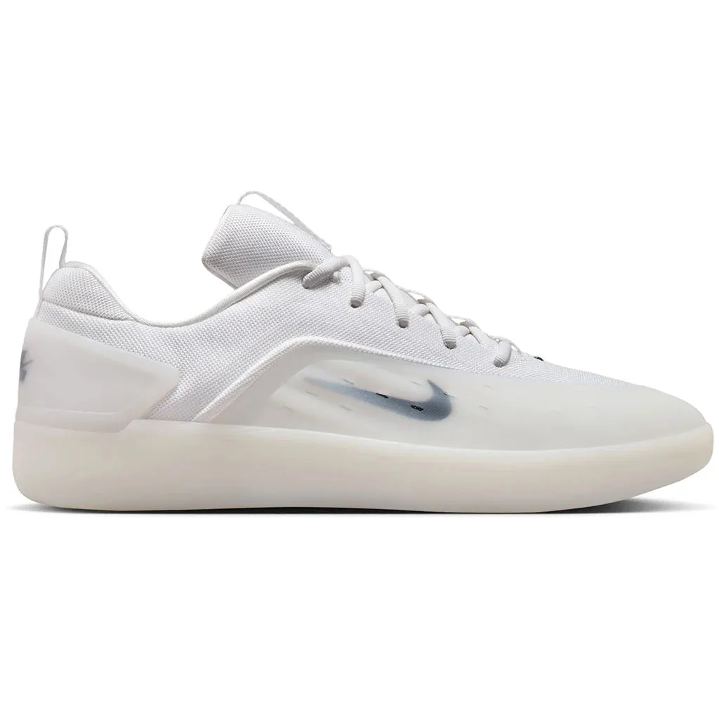 Streamlined Shape Nike SB Zoom Nyjah 4