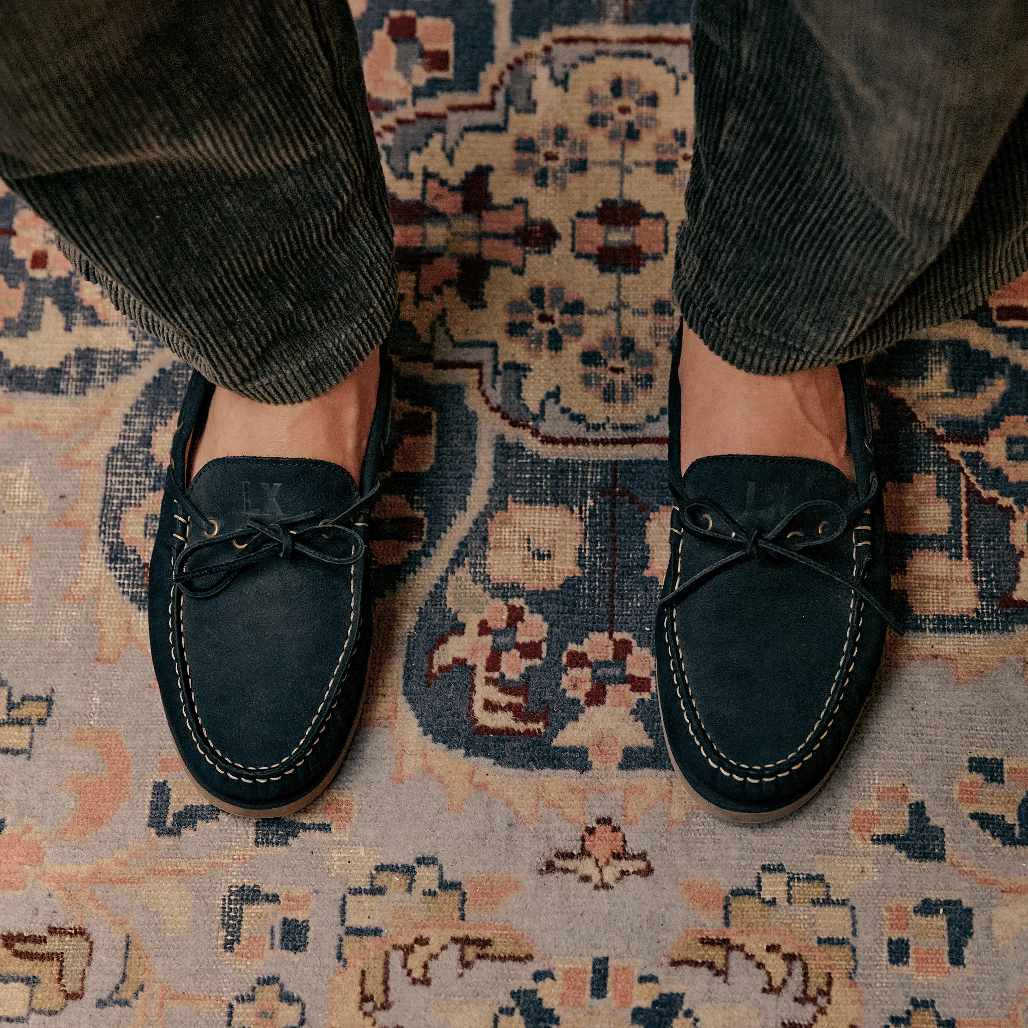 FARNDON // BLACK GRAINED Light Comfort