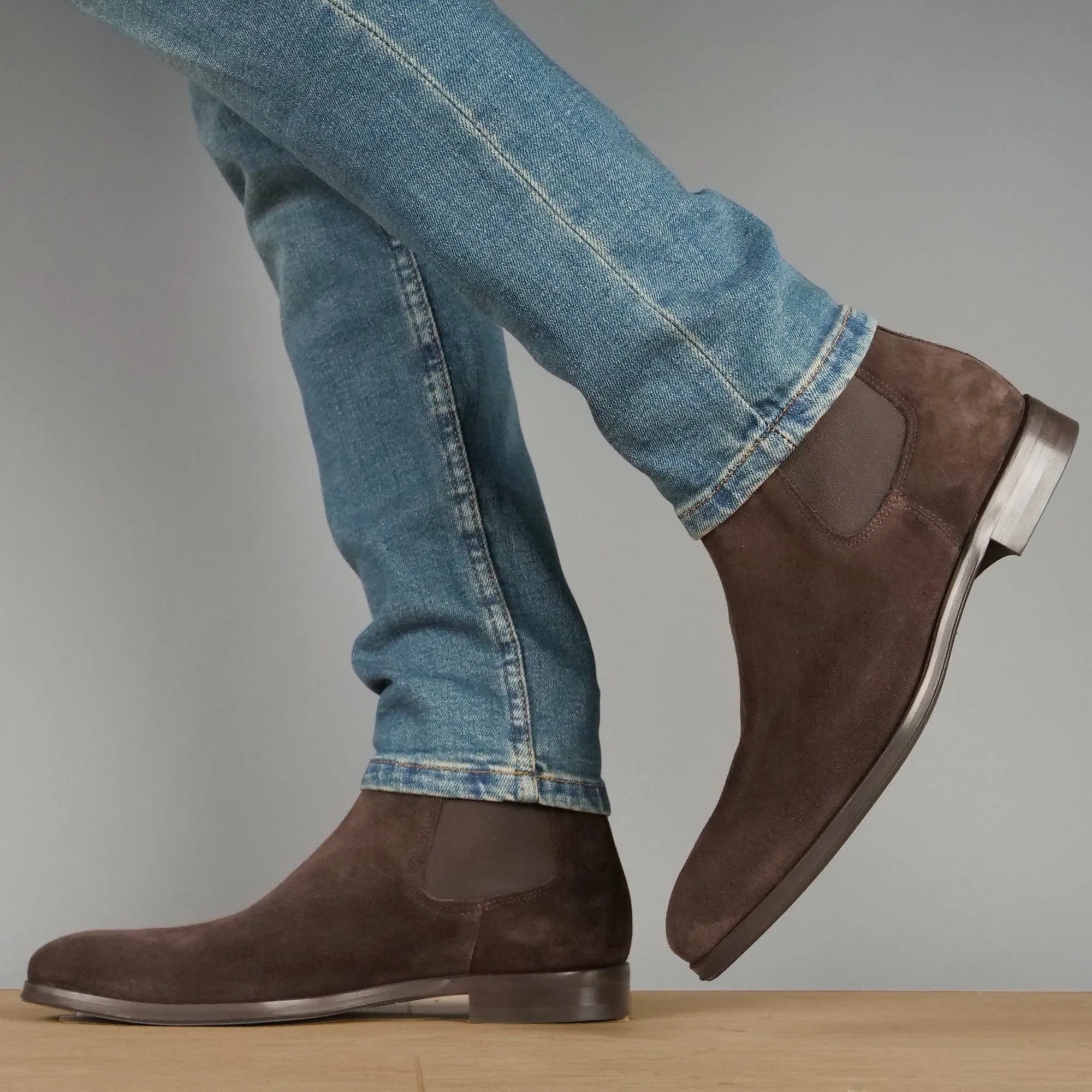 Wear resistant Eastwood Chelsea Boot Brown Suede Vibram