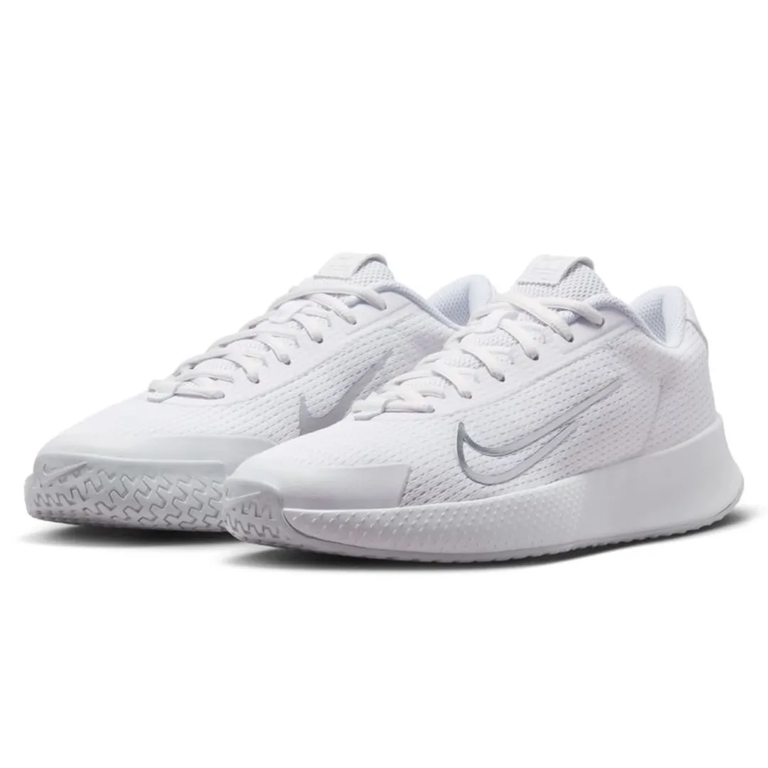 Flat Grip Nike Vapor Lite 2 HC Women Hard-Court Tennis Shoes - White/Metallic Silver-Pure Plantinum