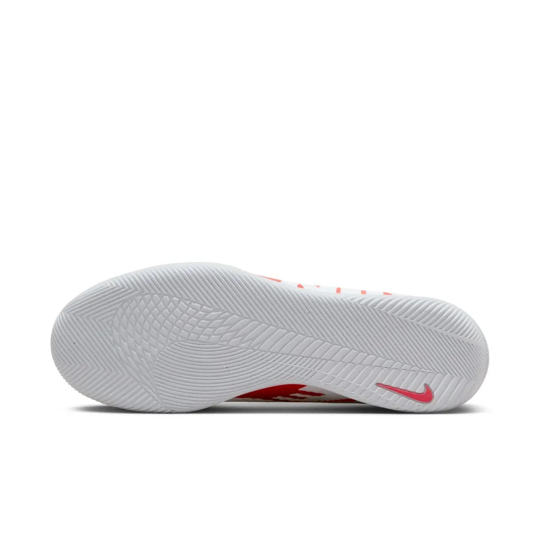 game day essential court shoes Mercurial Vapor 15 Club Soccer Shoes