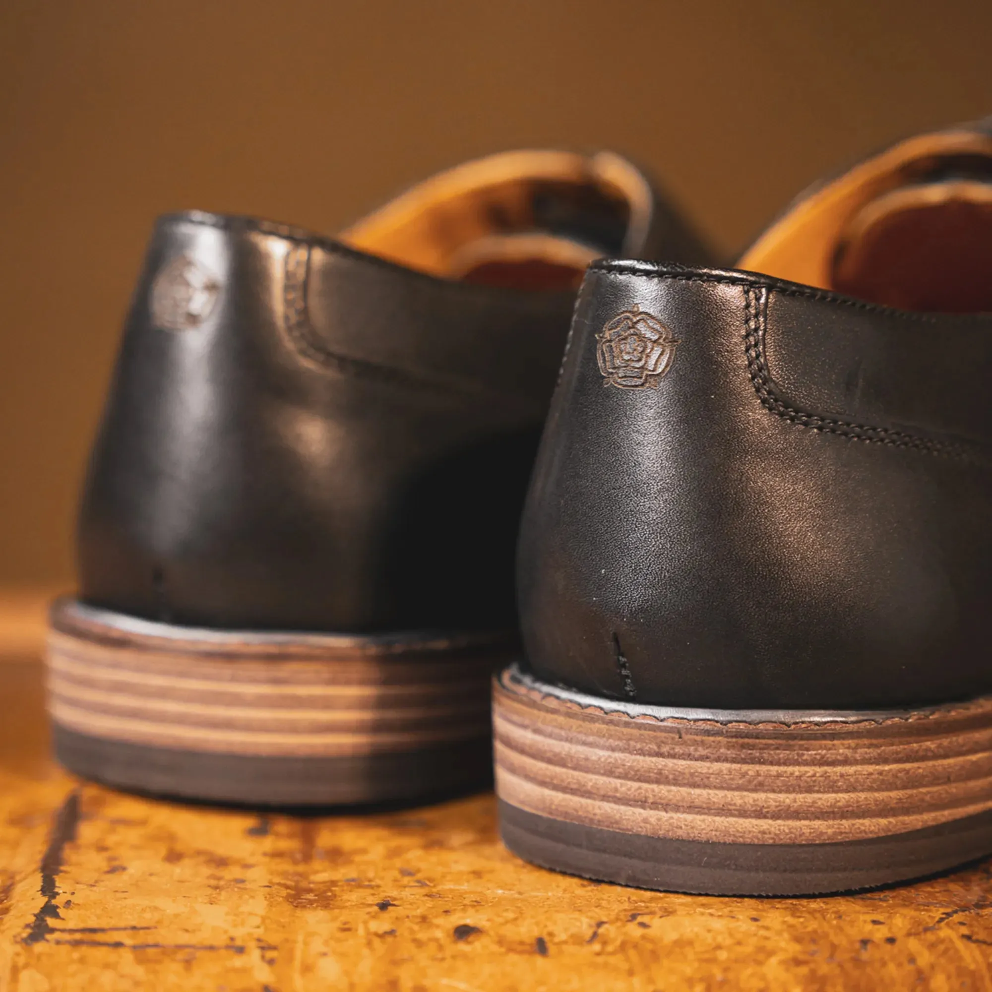MAUDSLEY // BLACK Elegant Shape Leather Craft