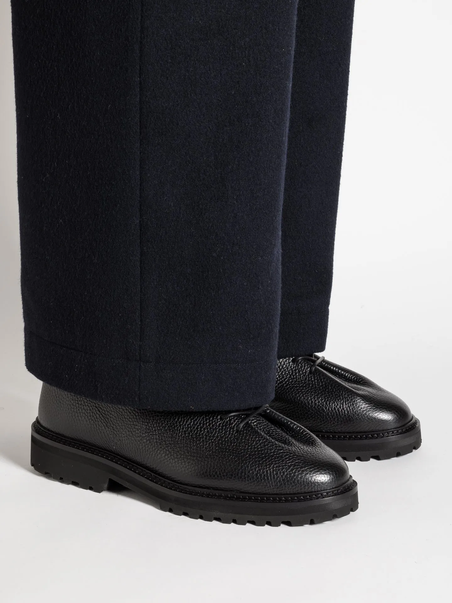 Classic Fit Timeless Style EDOUARD LUG GRAINED BLACK