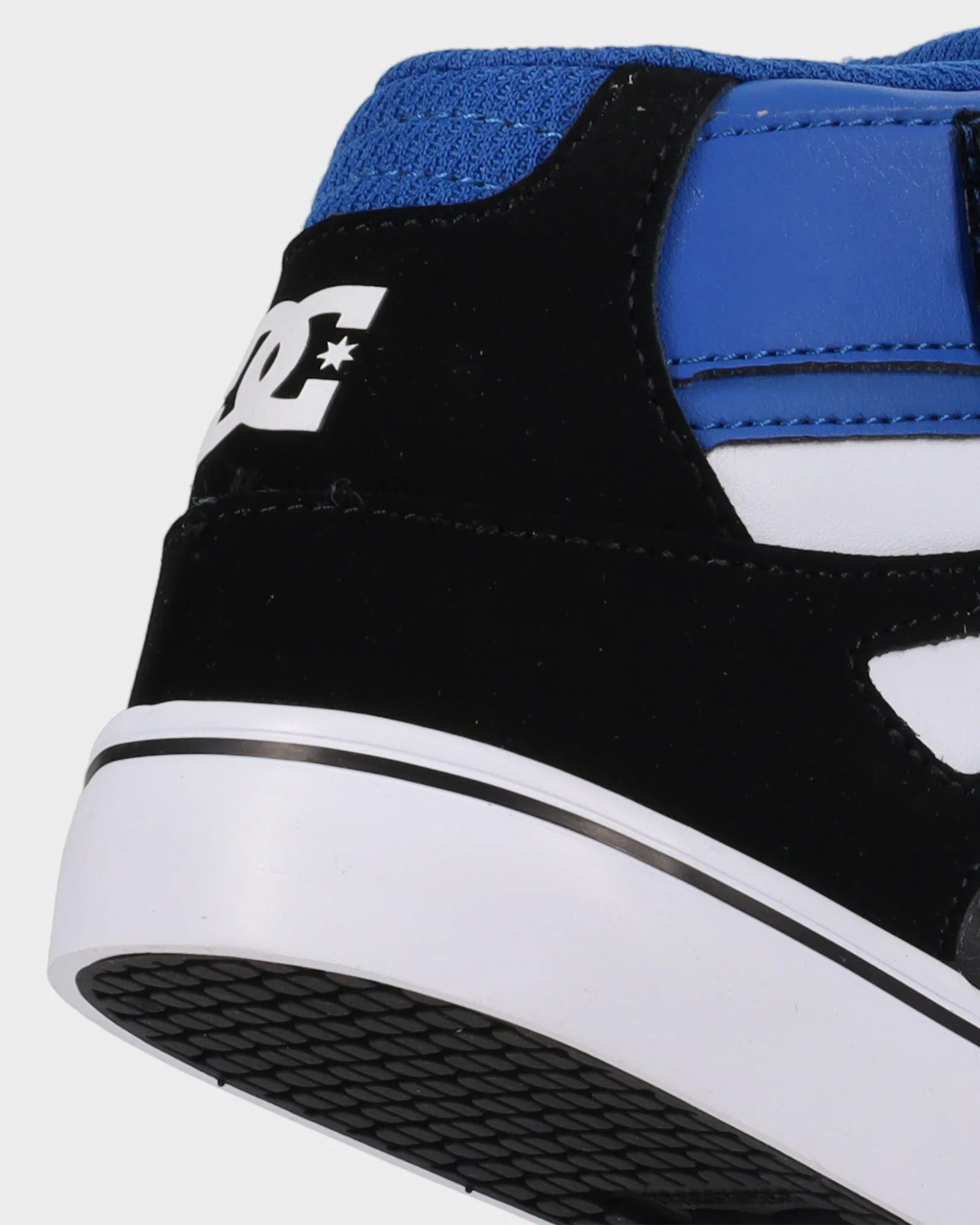 Powerful Traction Boys 8-16 Pure High Tip EV Skate Shoes