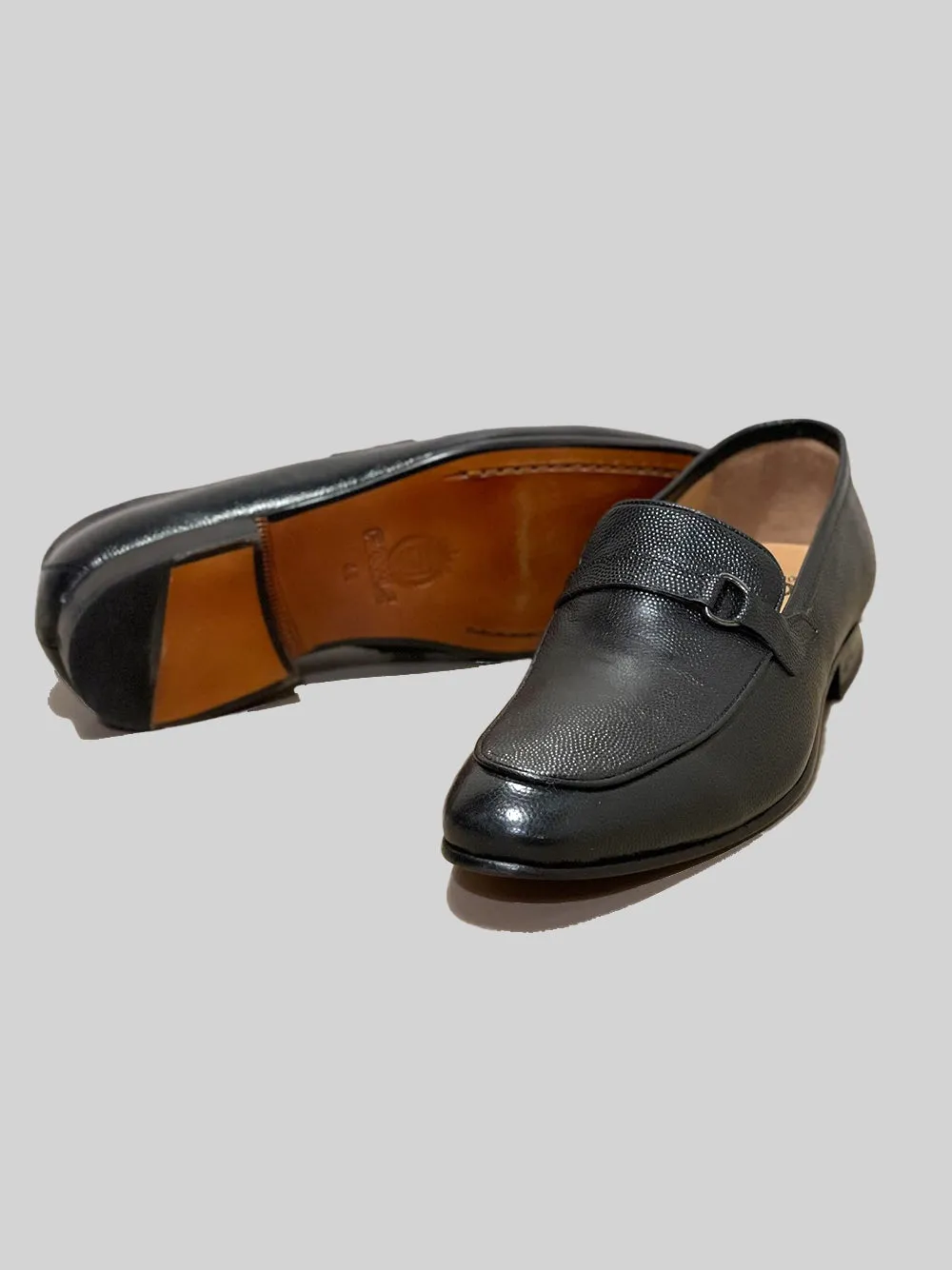 Single Rhodes Loafer - Pebble Grain Black Water shield
