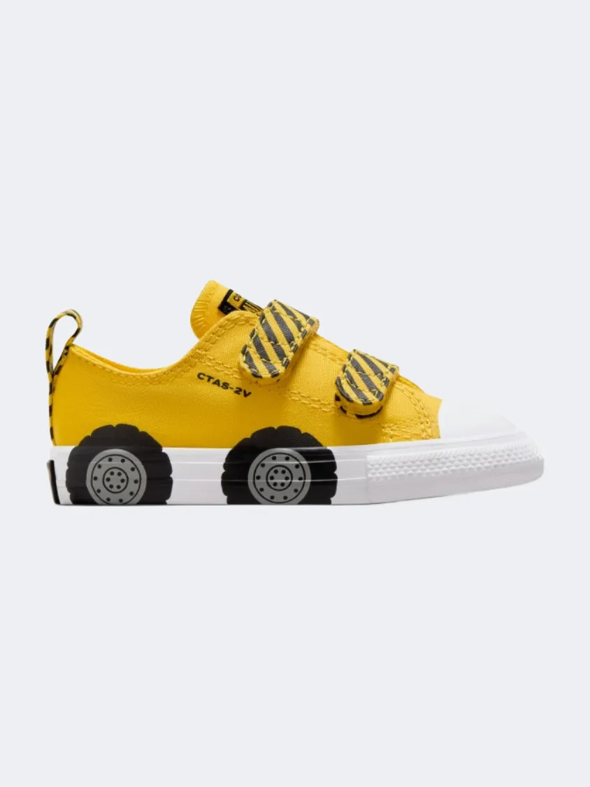 Converse Chuck Taylor All Star 2V Onstruction Truck Infant-Boys Lifestyle Sneakers Amarillo/Black Comfort Midsole
